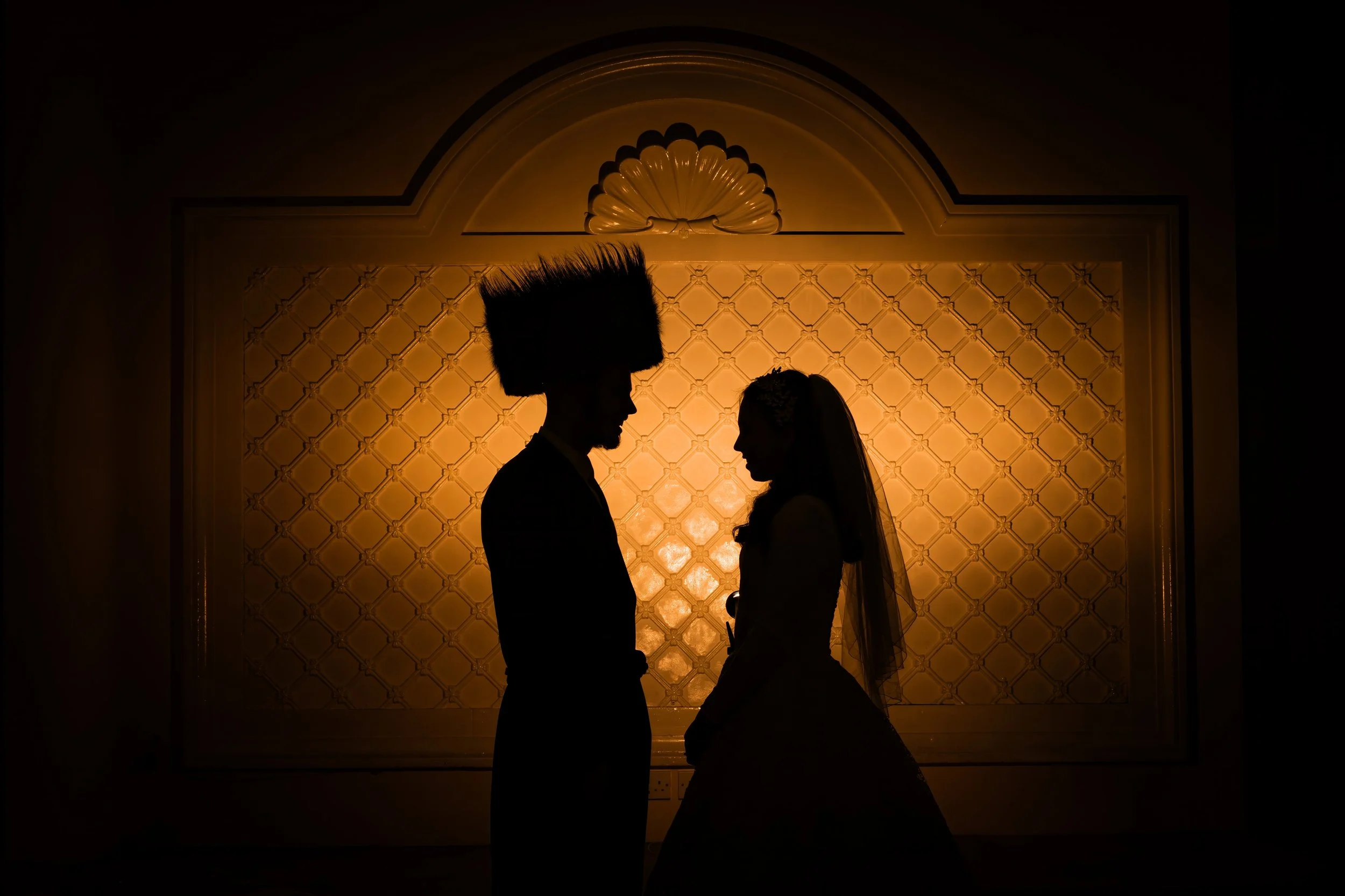 atmospheric silhouette of kallah bride and chosson groom portrait