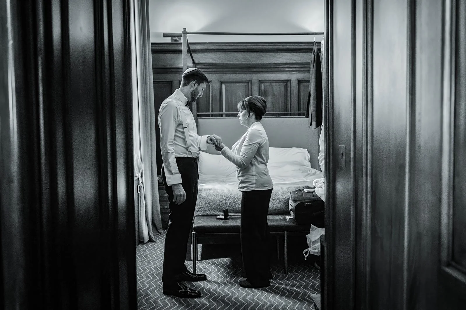 groom getting ready during prep at kimpton clocktower manchester