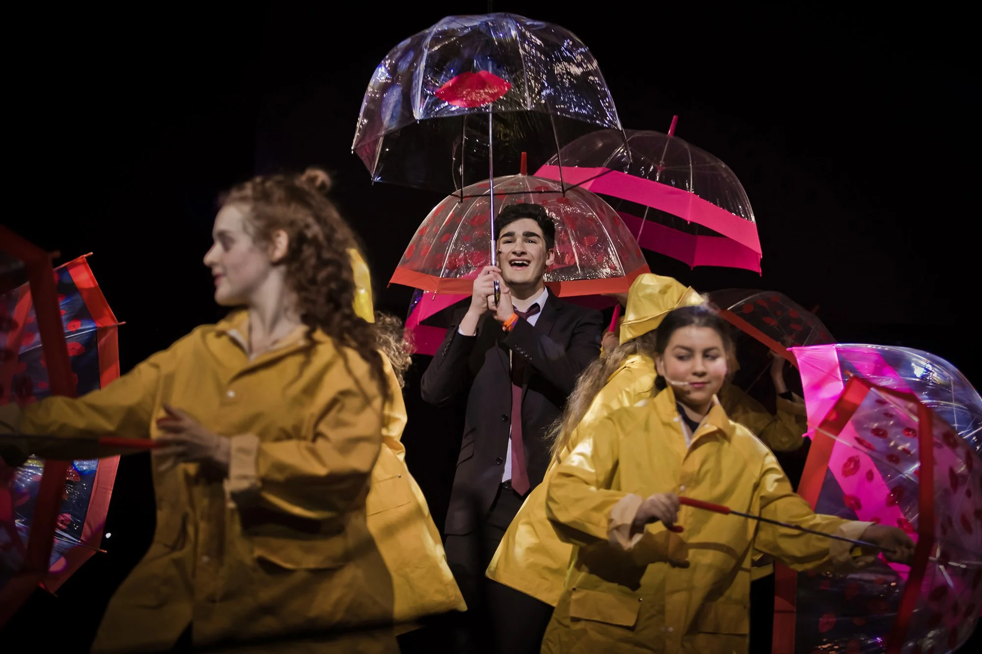 singing-in-the-rain-musical-live-performance-theatre-photography.jpg