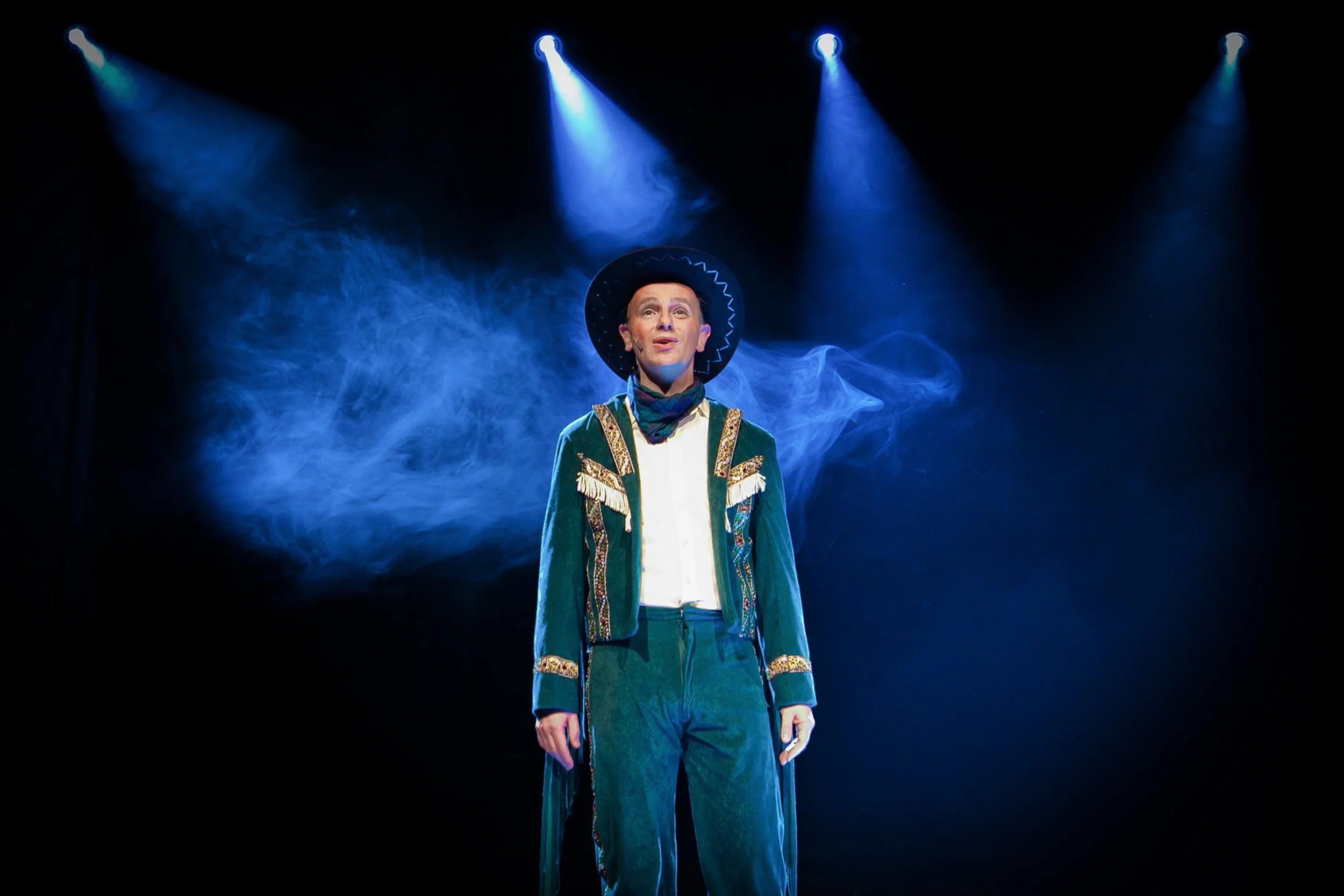 annie get your gun musical theatre performance photography with lighting and smoke