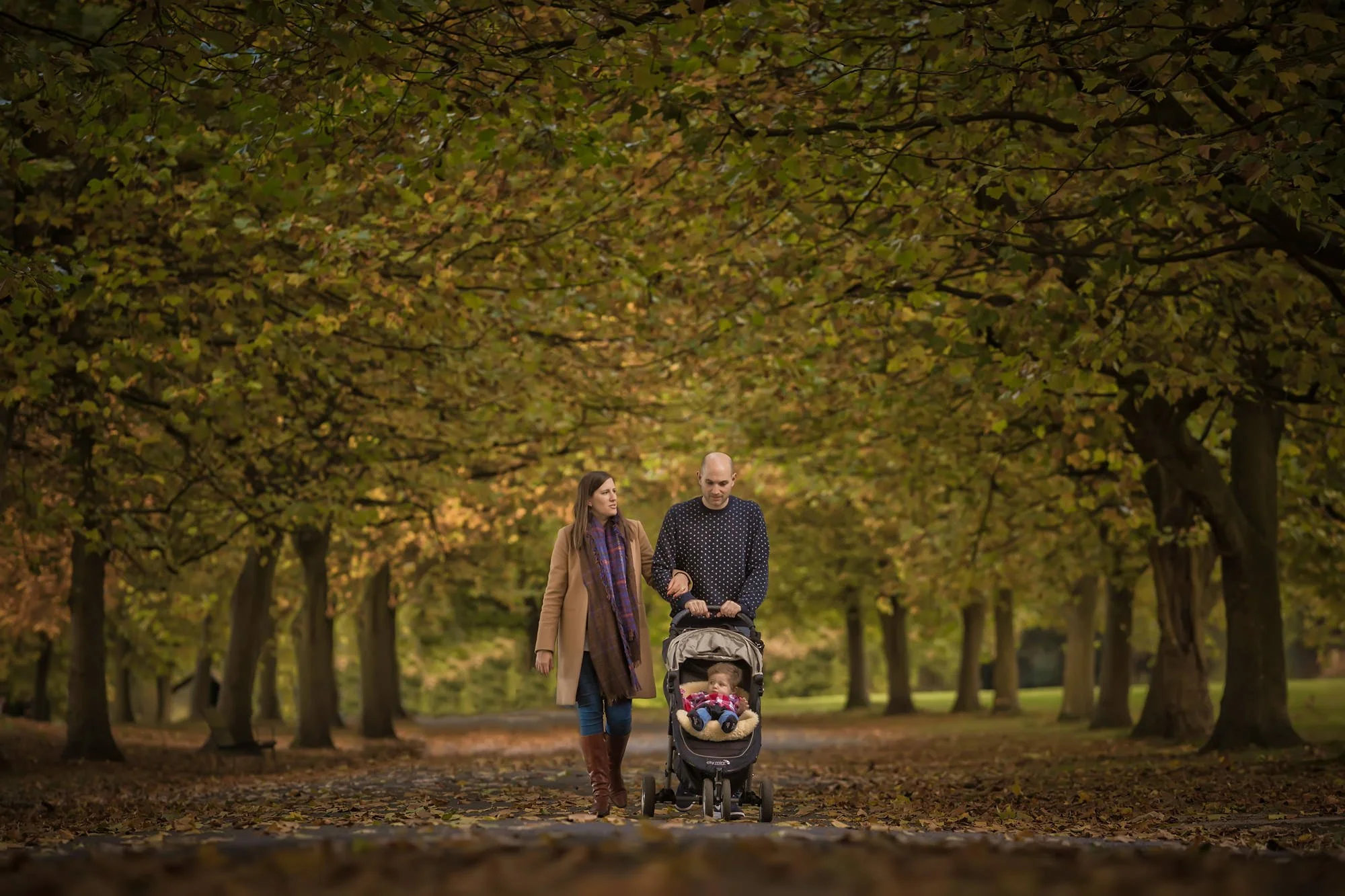 autumn family portrait in heaton park manchester