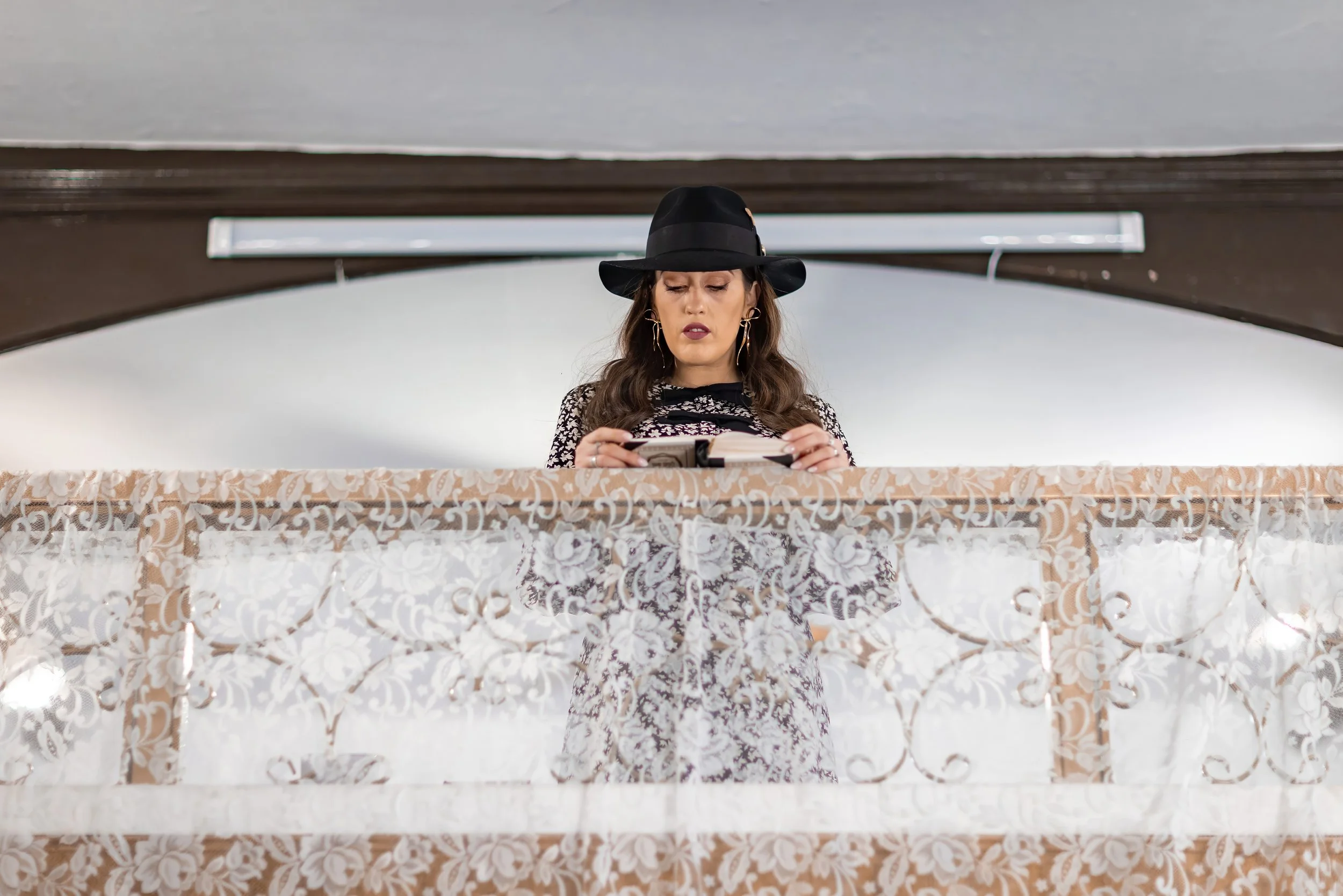 barmitzvah mum praying in synagogue in Manchester