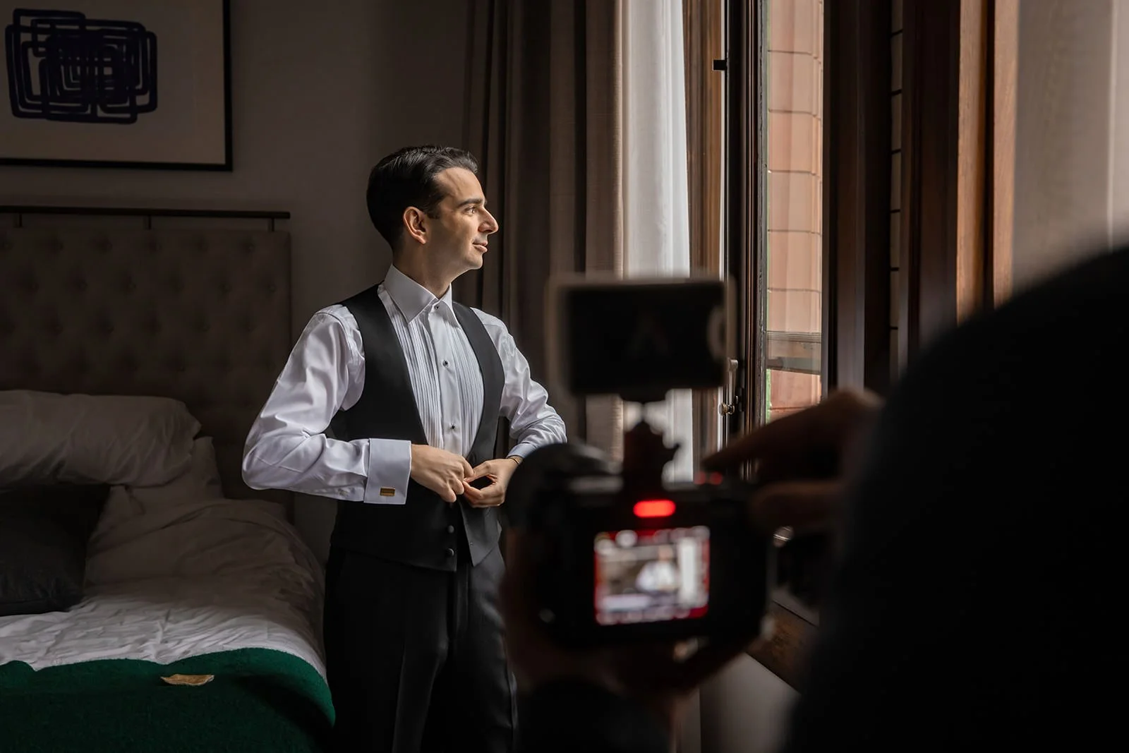groom getting ready during prep at kimpton clocktower manchester
