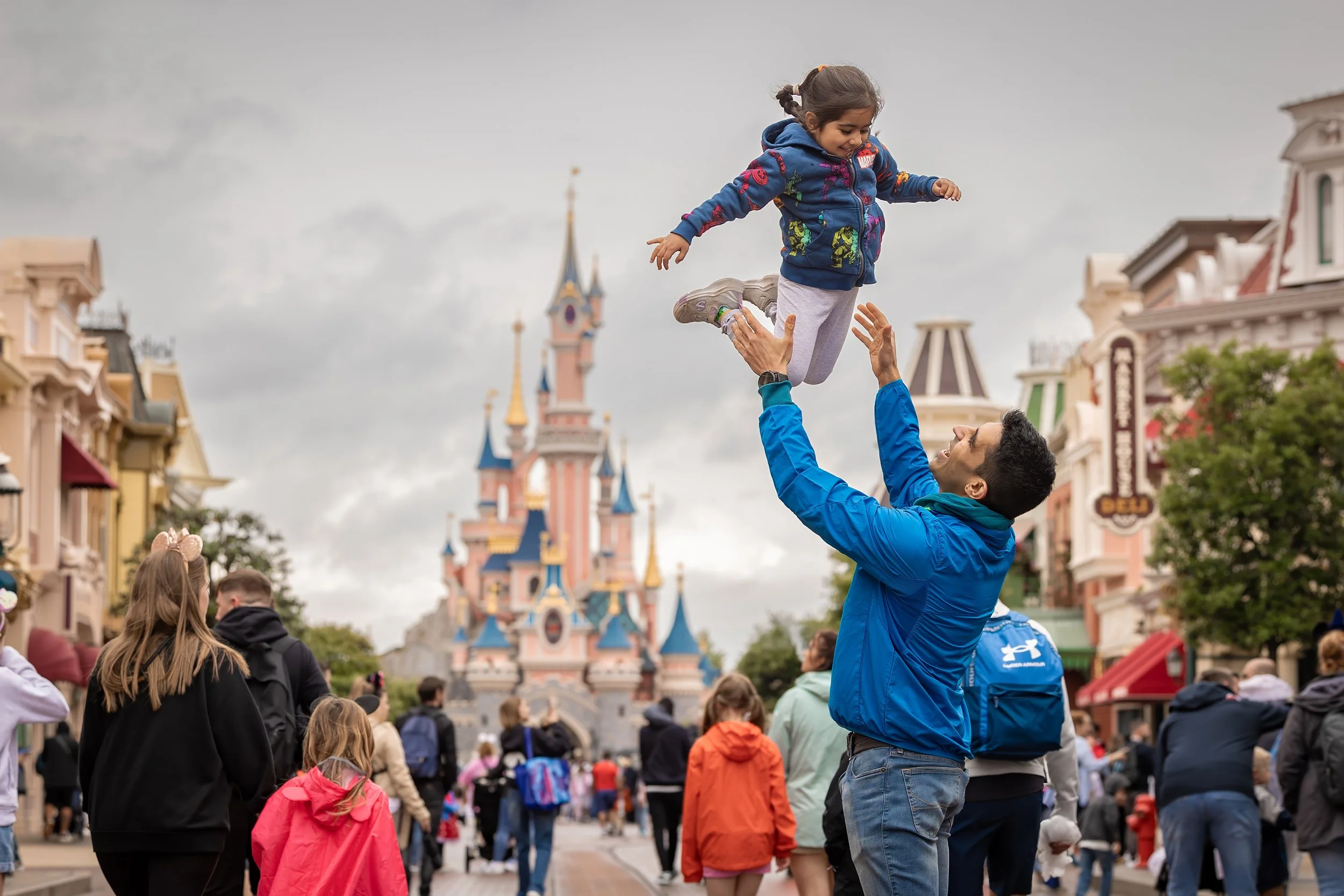 father throws daughter in air at disneyland paris