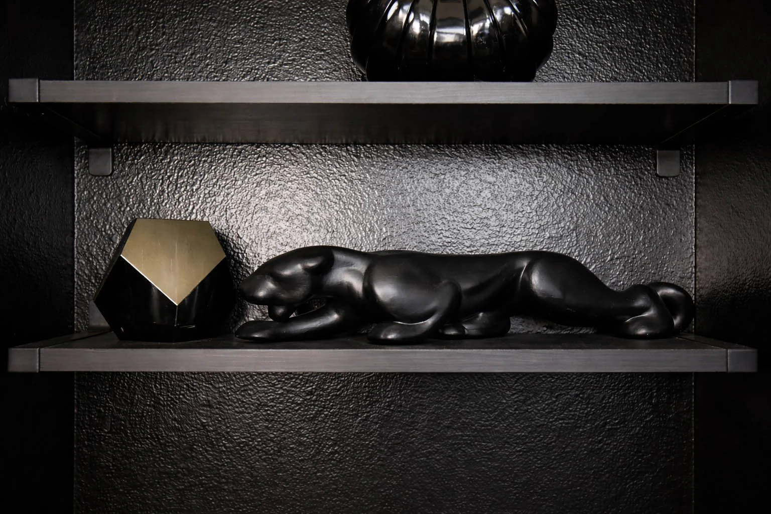 1980s Postmodern Glam Decor Ideas for a Black Lacquer Bathroom