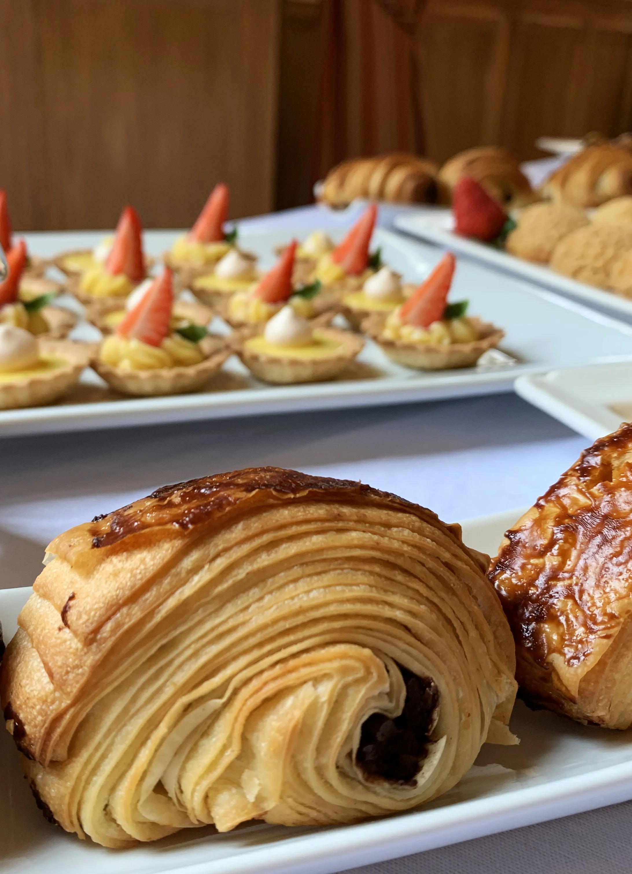 Pains au chocolat dans un buffet de mariage