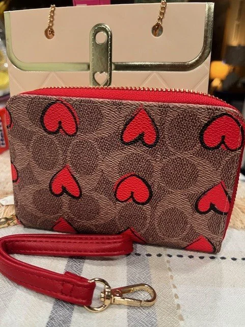 Chic Heart-Patterned Wristlet