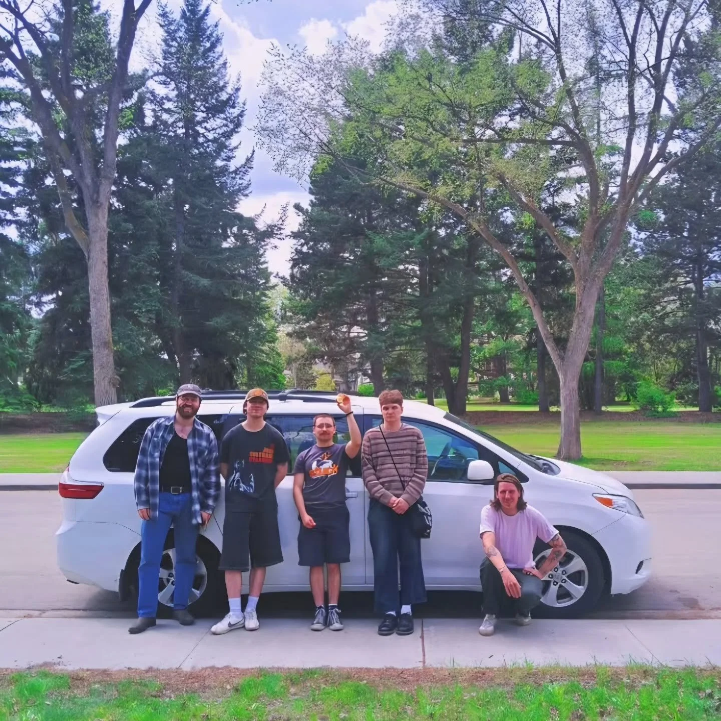 Hey! 

Double Lunch quietly starred a band hotel. A place where bamds can feel at home on the road, with lots of space, coffee, food and good hangs. 

The first guests were @concretevehicles 

They were a bunch of angels. 

Cool shit.