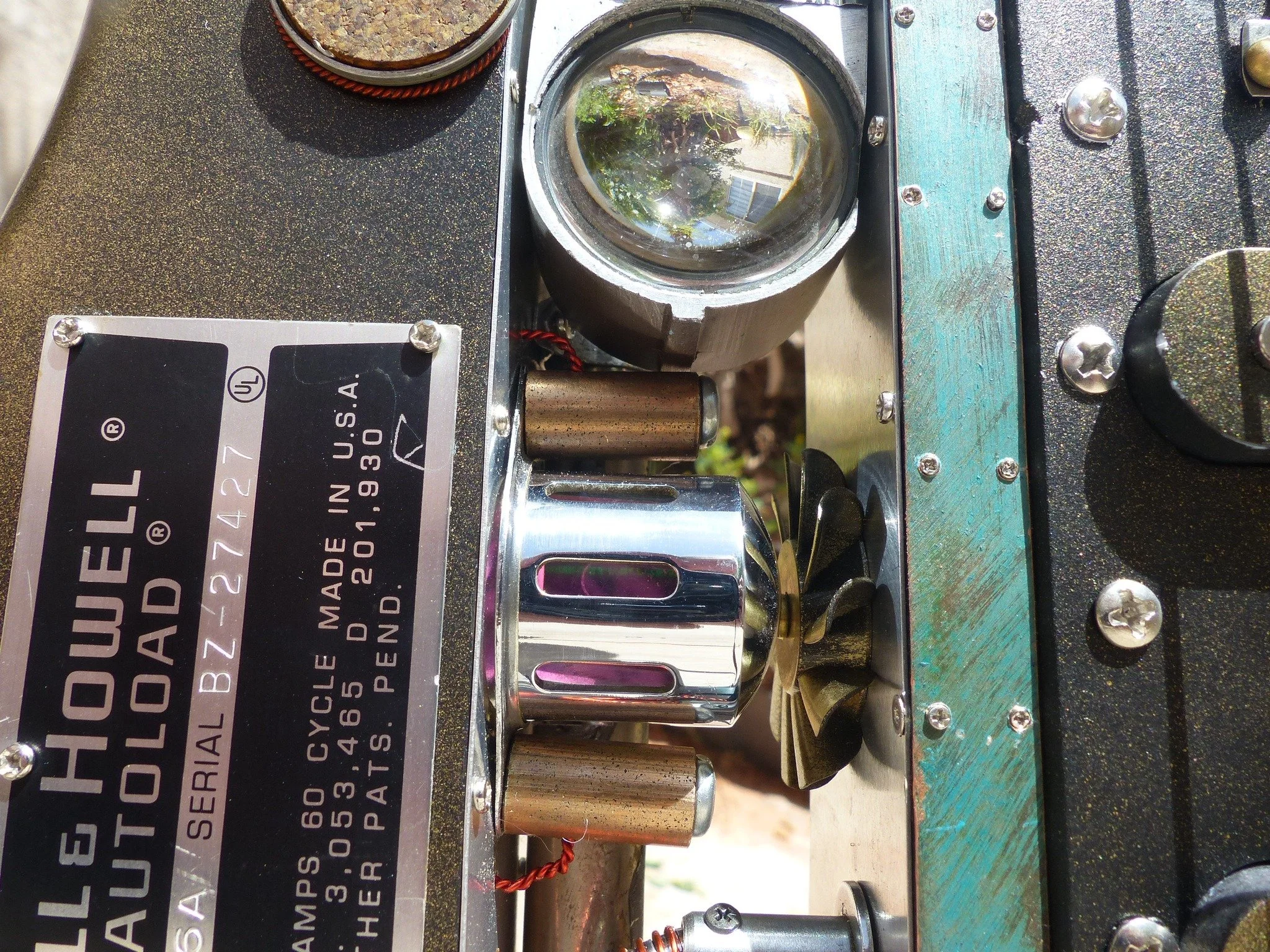 Bell & Howell autoload gold detail.jpg