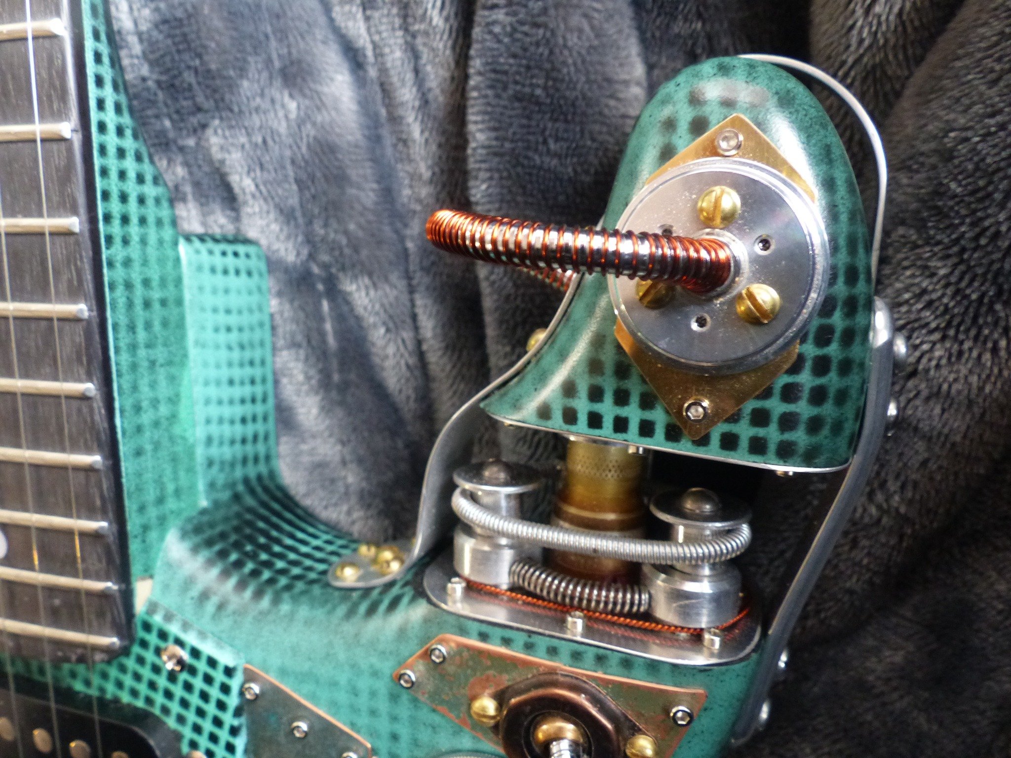 green singer automatic horn.jpg