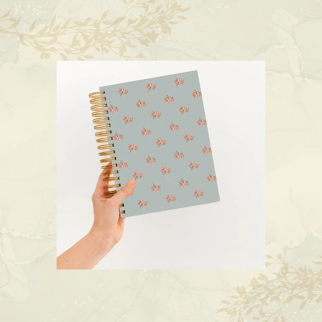 Little Gatherings 🌿

A new colourway of a pattern close to my heart, created from the hand-painted roses of my Memories in Bloom collection.

For this version, I softened the palette into dusty rose, gentle blue-grey and warm, earthy neutrals, imagi