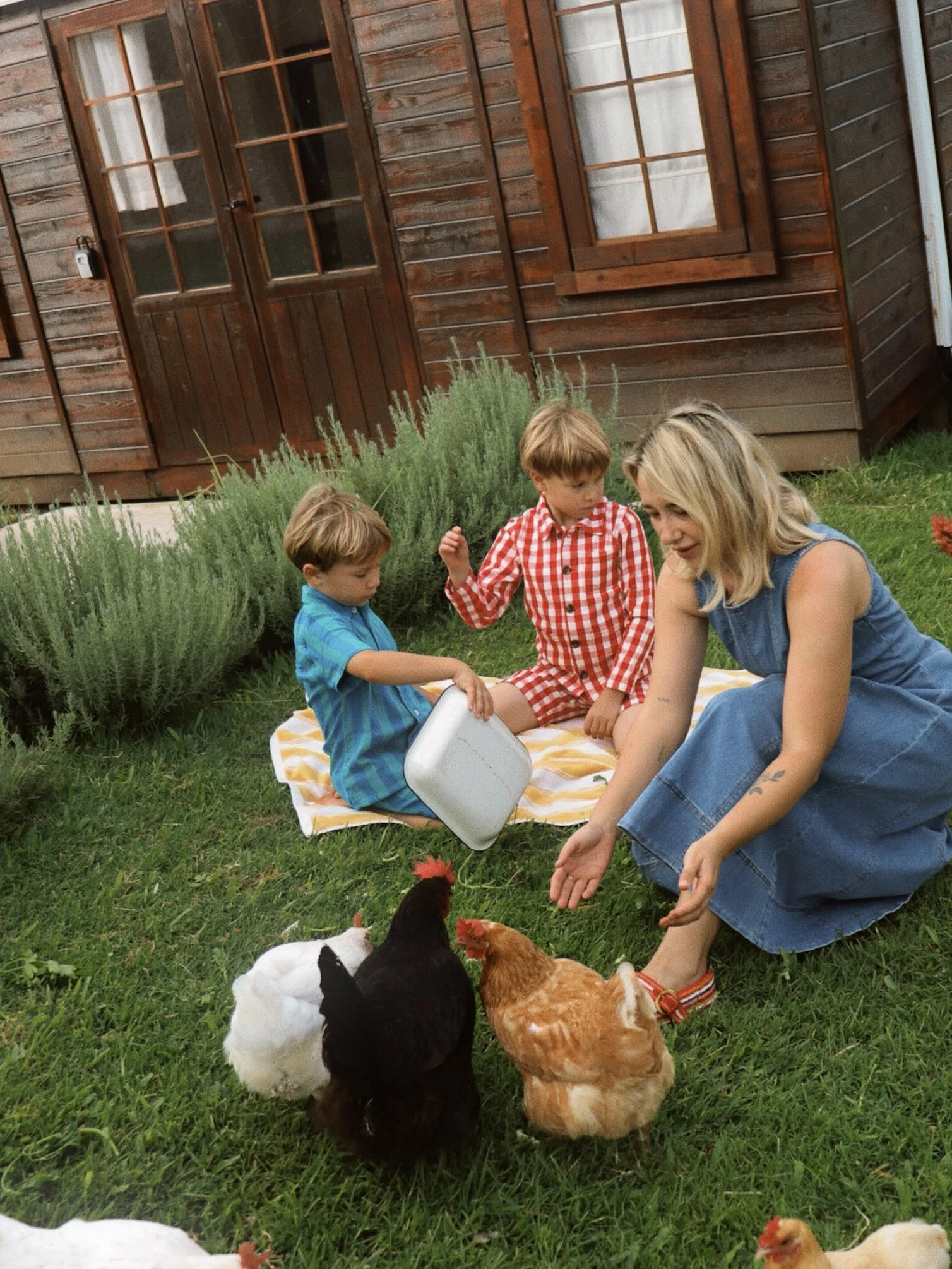 Adore these series of imagery @brookeamyritchie captured for @boden. Feeling like a natural extension of everyday life, Brooke beautifully showcases the products in everyday family moments. 

Content like this reminds us that the most impactful campa