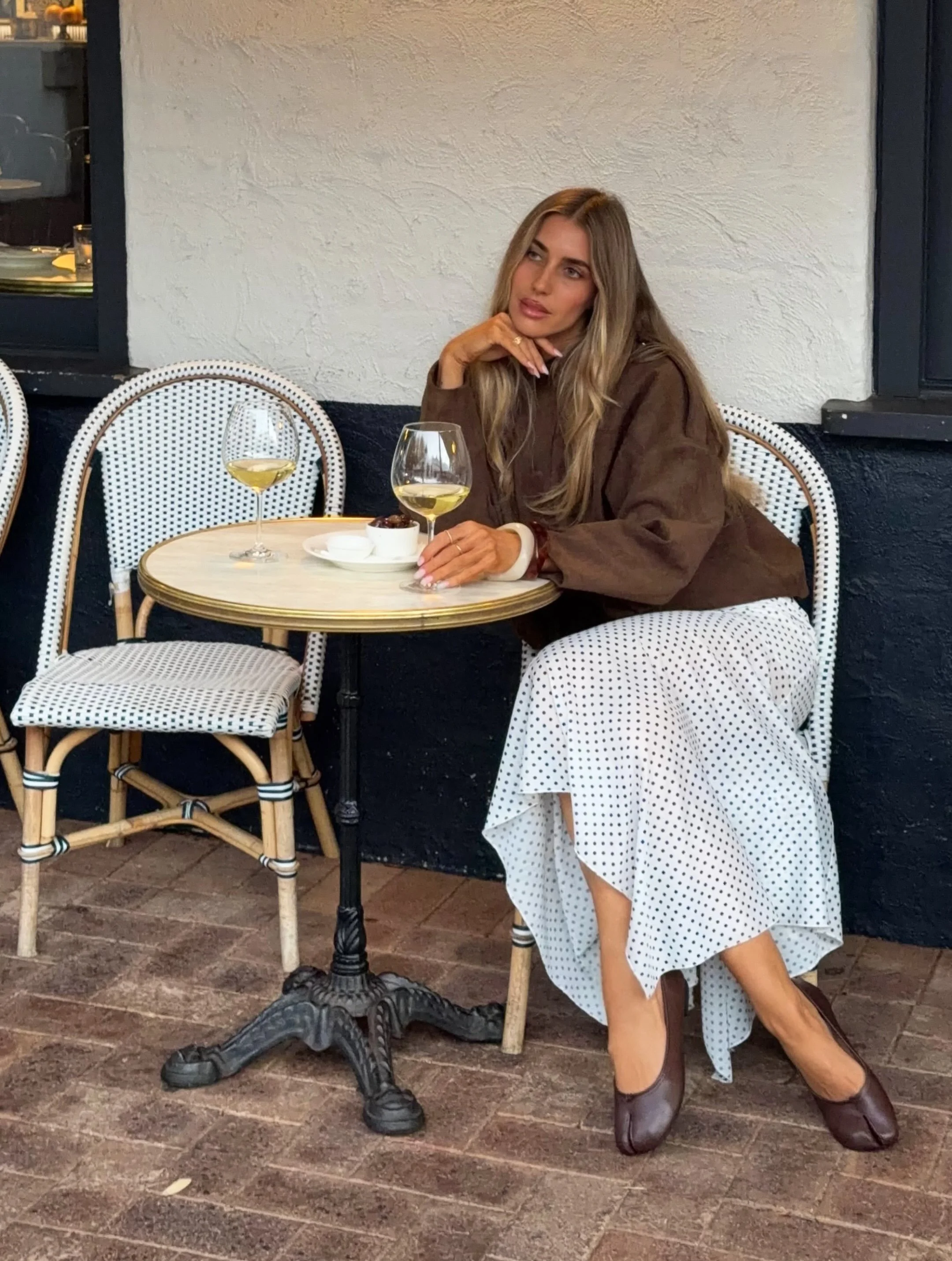 Shoes with a dual purpose? We love it 🍷

For @raboesyofficial, @ellie_rolfe took the product beyond simply showing the shoes and created a world around them &ndash;&nbsp;polished, elevated and still completely natural to her.

A great creator doesn&