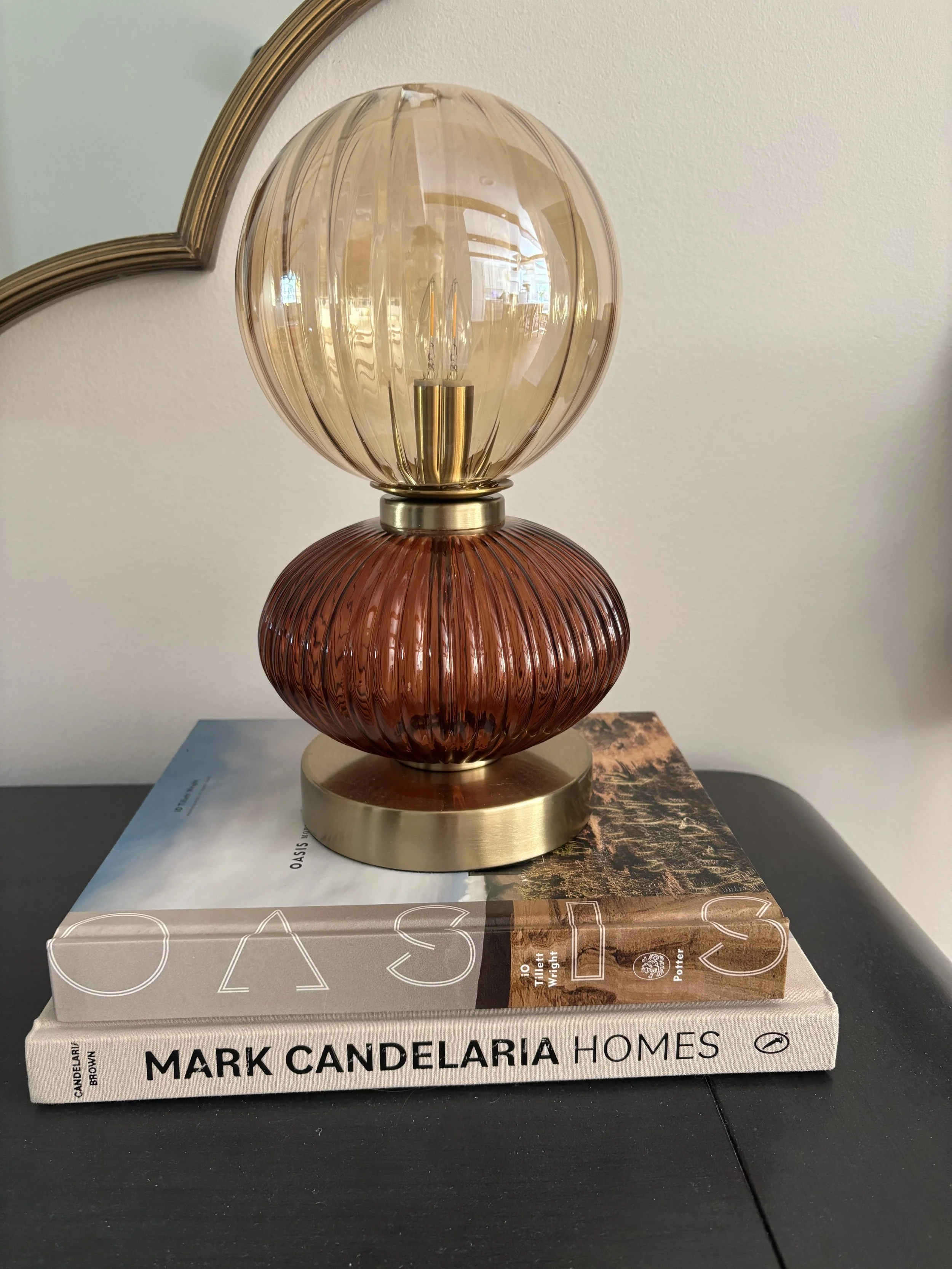 Cordless amber glass lamp
