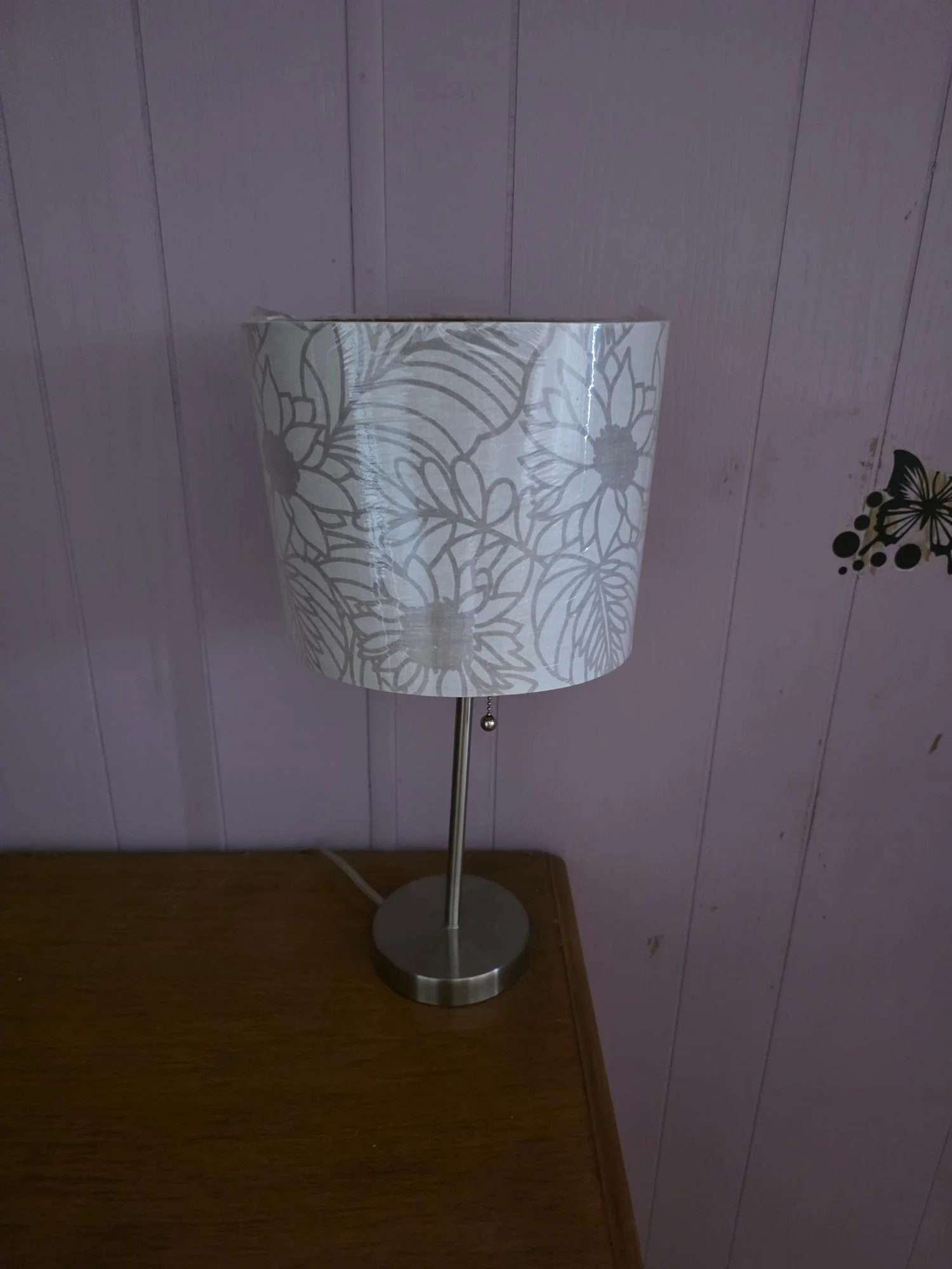 Lamp with flower shade