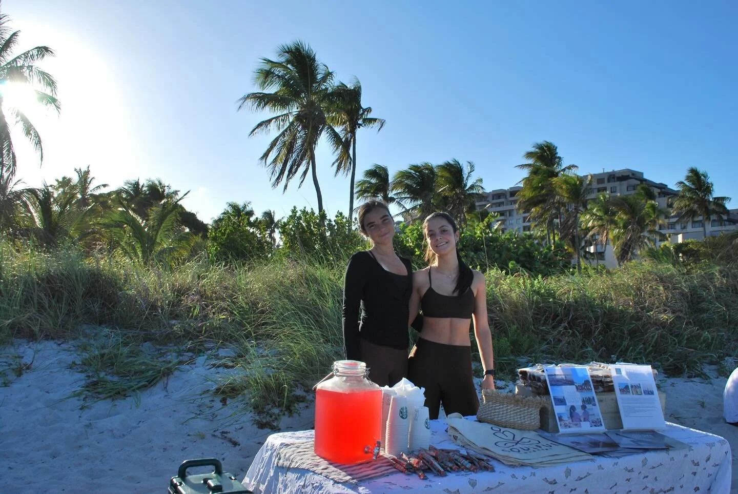 Moonlight Pilates led by wonderful @tondoroom instructor @mvmtbyvic felt so special 🌙🧘&zwj;♀️. Thank you to our sponsors for helping us make this possible as well as everyone who showed up to support! All funds went to @official_soar_ which means s