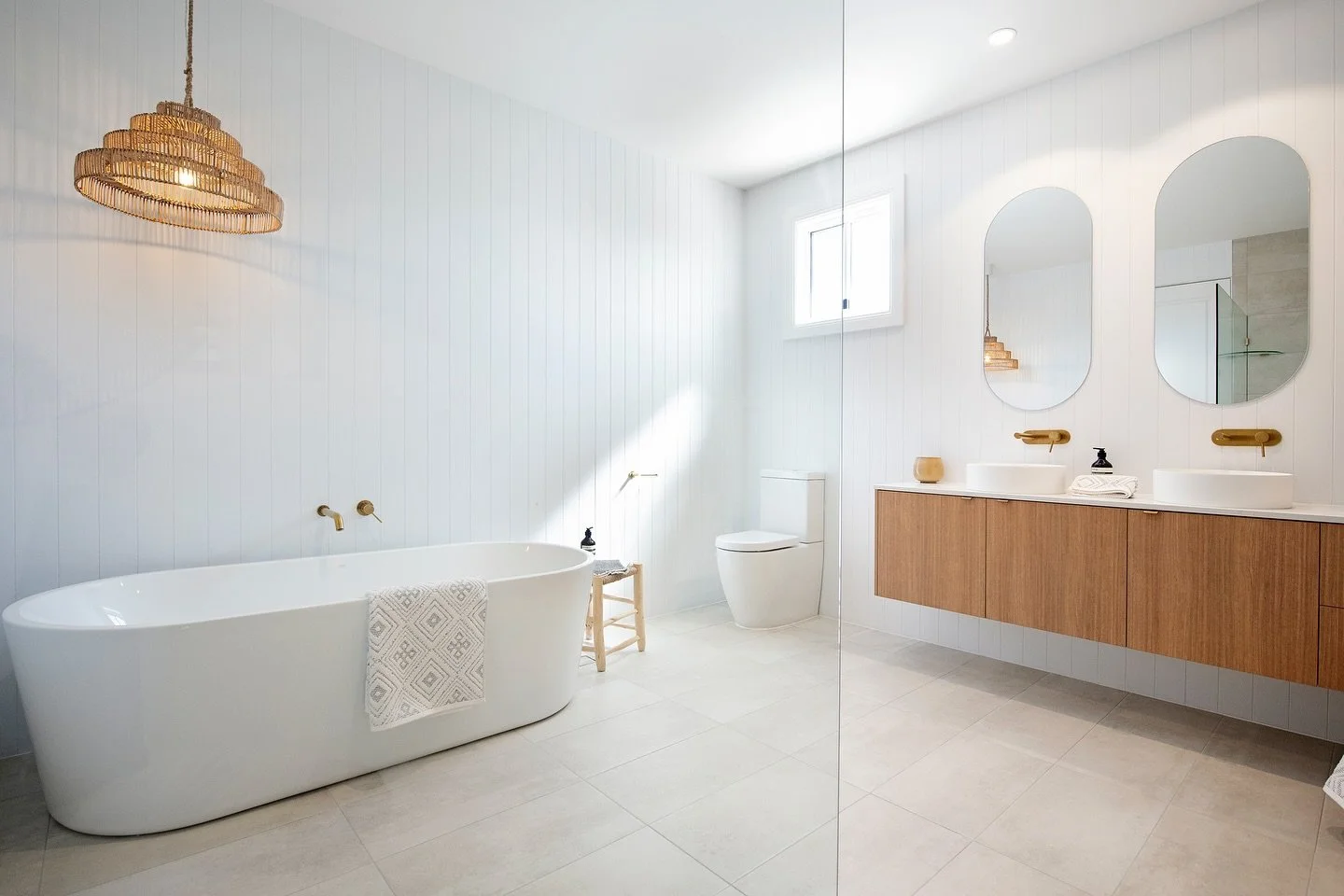 ✨ Luxury Bathroom Goals ✨
From concept to completion &ndash; this stunning bathroom is a perfect example of craftsmanship, style, and attention to detail. 🛁✨
Featuring:
✅ Freestanding bath for ultimate relaxation
✅ Sleek double vanity with warm timb