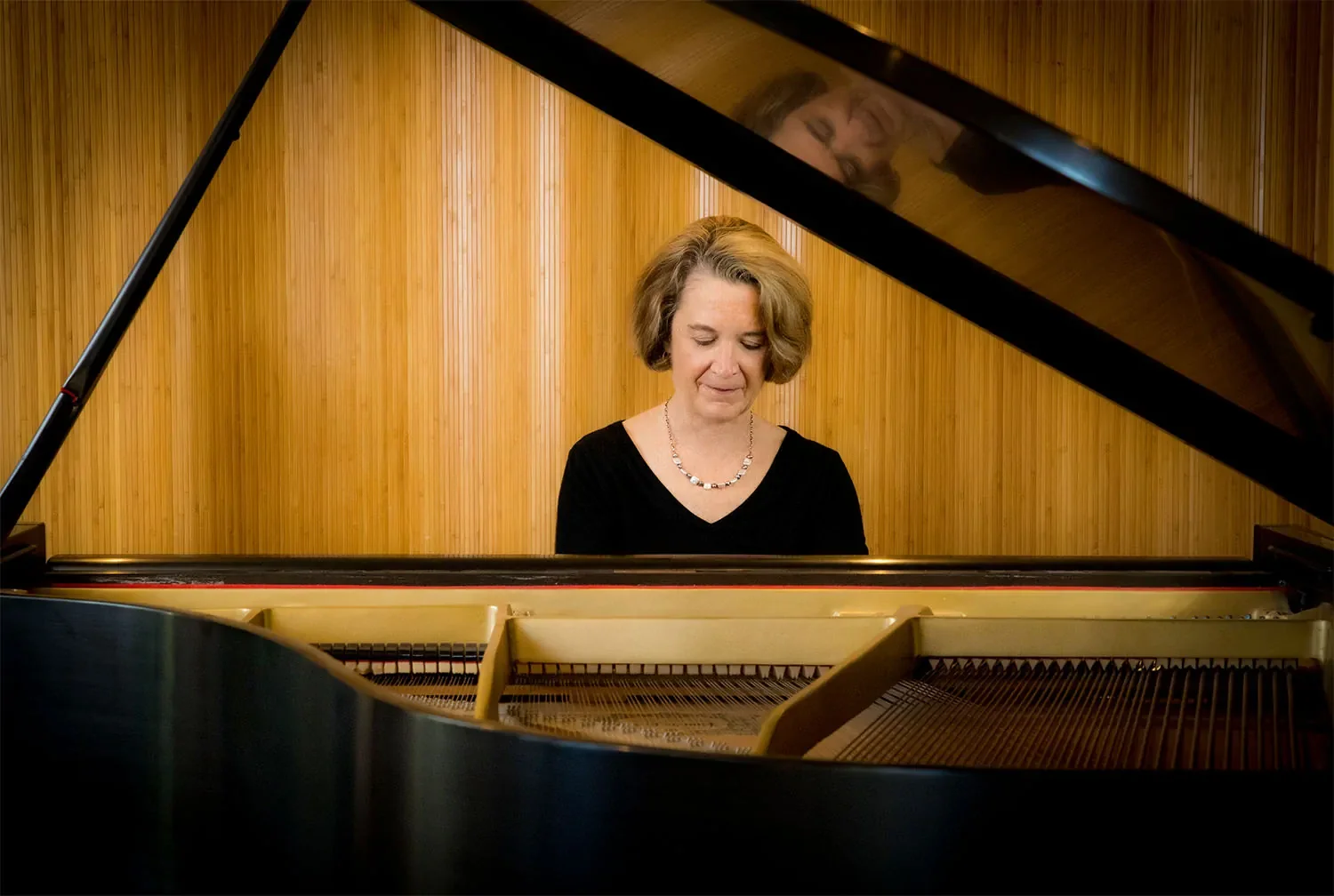Maryliz Smith performing at a grand piano