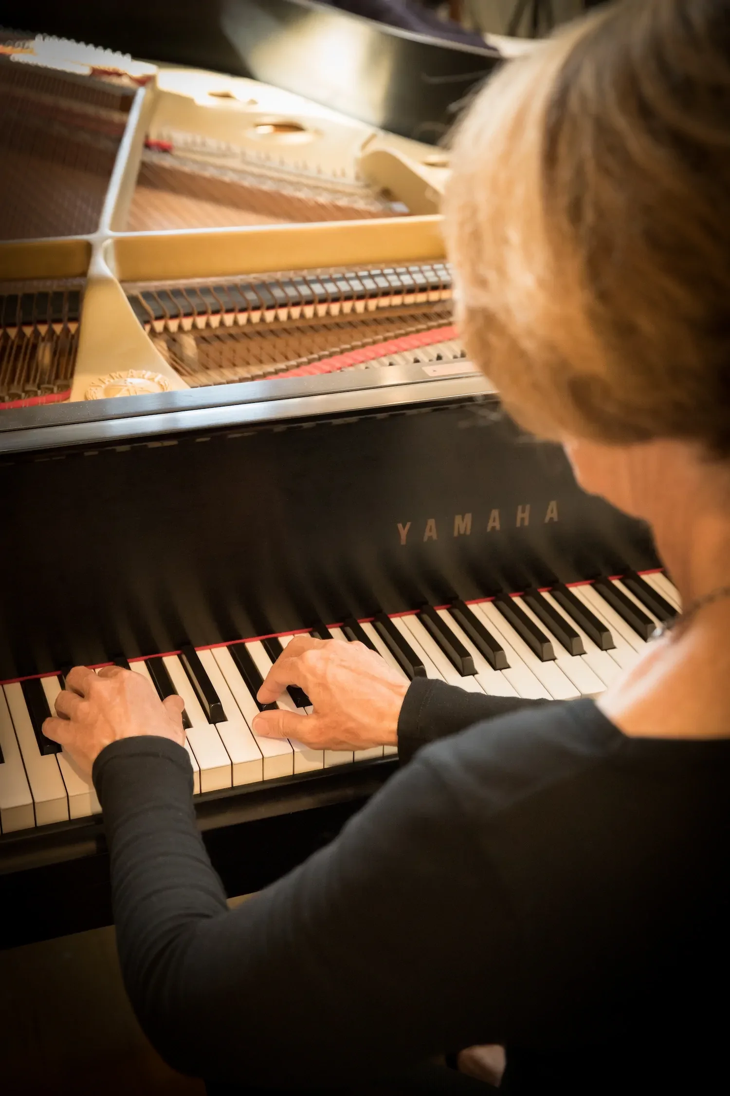 Maryliz Smith playing a grand piano