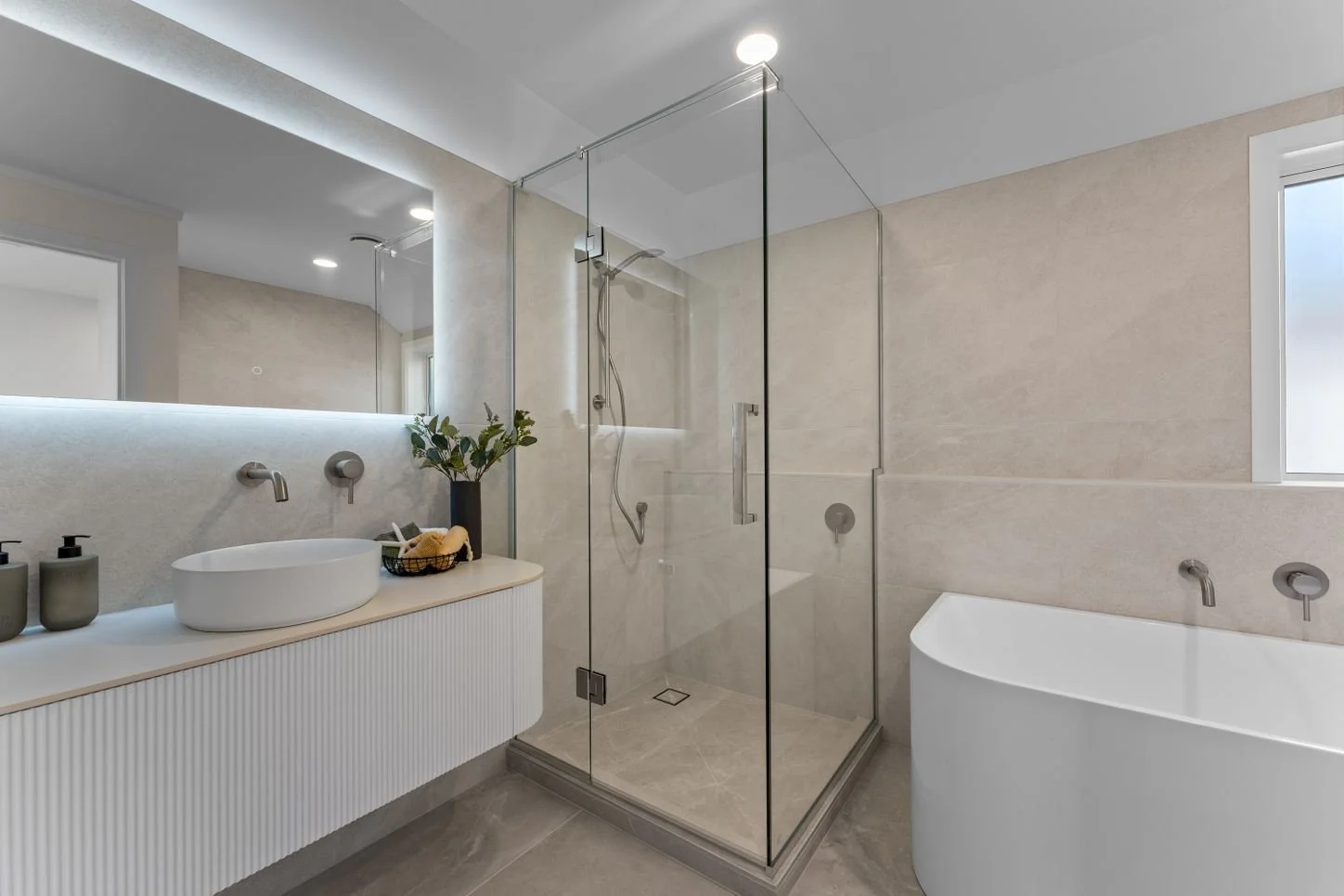 3A Richards main bathroom.jpg