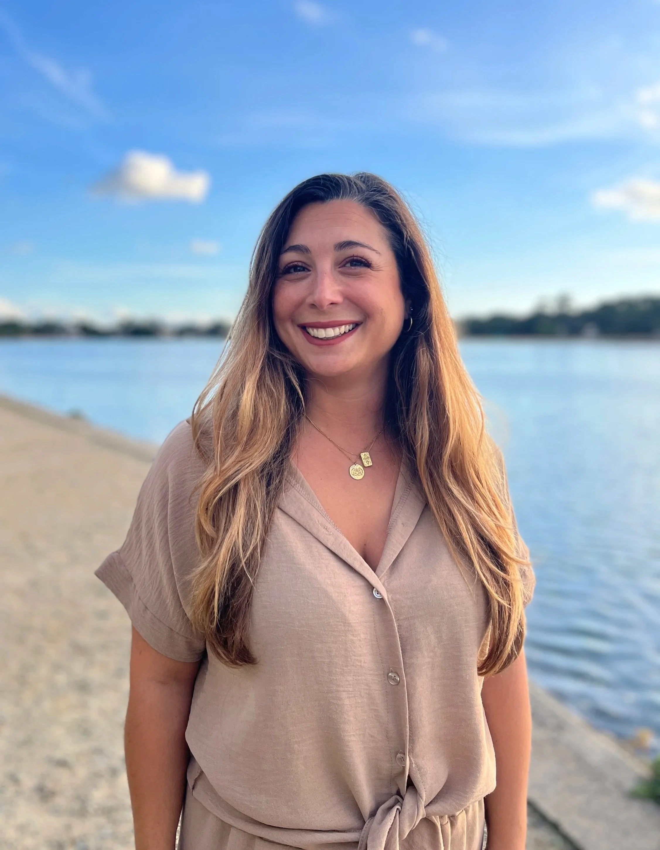 Laura Arzouni — Réflexologue cranio-faciale et praticienne Chi Nei Tsang à Hossegor