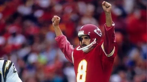 NFL Hall of Fame Kicker Nick Lowery Brings Hope to the Homeless in Phoenix