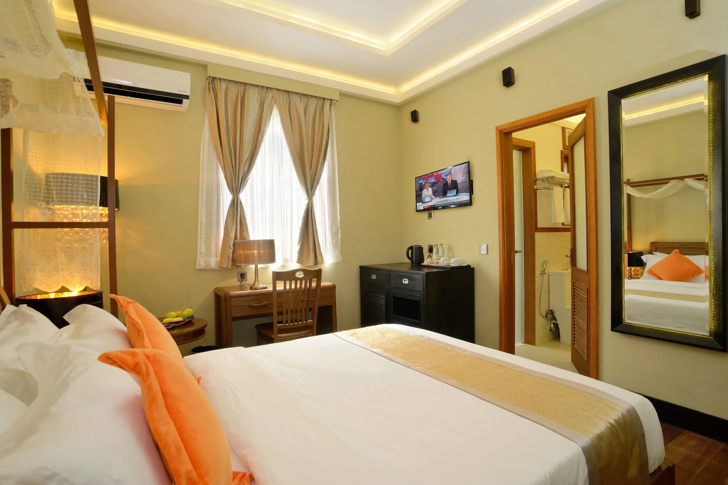 Deluxe-Room-2-LR.jpg