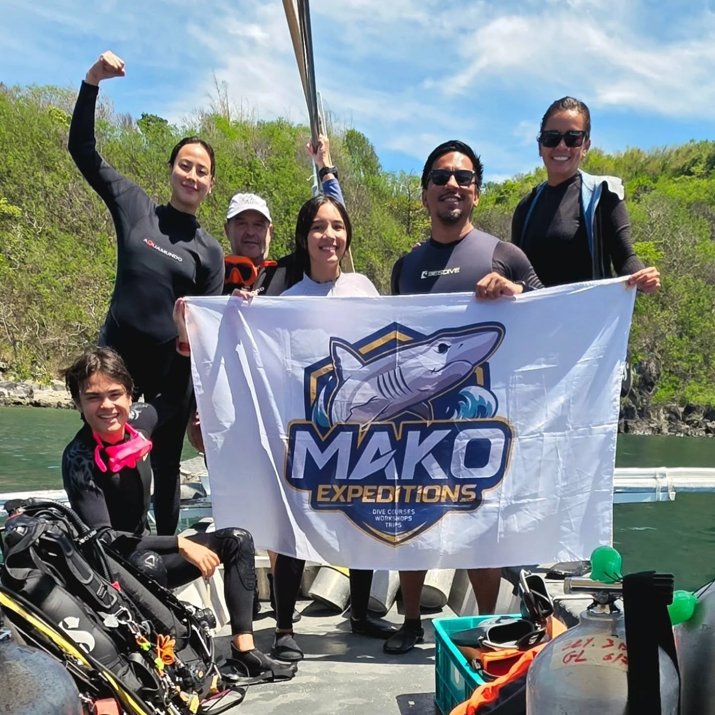 Back in Anilao for @kmillonado 's Open Water course! Shared the sea with dive buddies @peacheees @monetllamera @gguidicelli @pguidicelli

Homebase @theasrianilao
