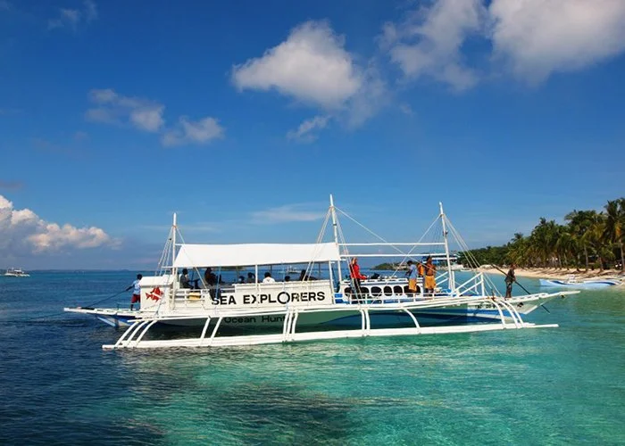 Ocean-hunter-boat-in-Malapascua.jpg