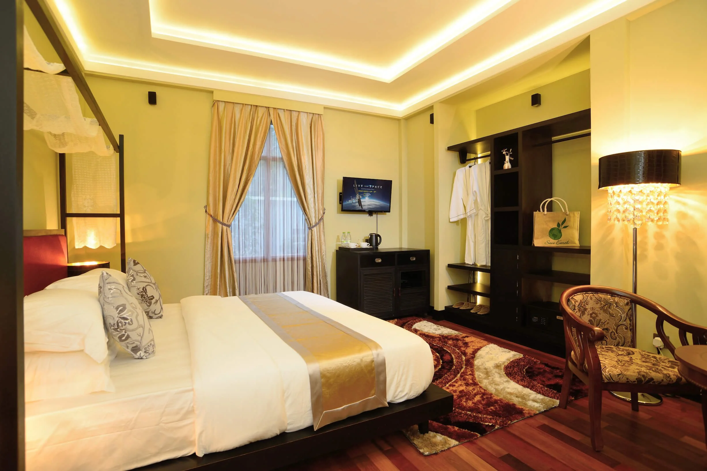 Deluxe-Room-6-LR.jpg
