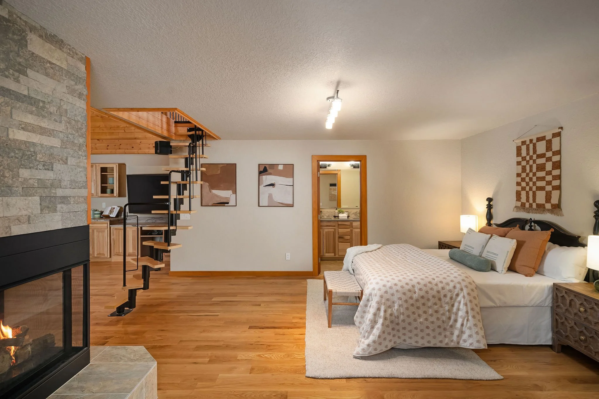 SW Laurel apartment bed bath fp web.jpg