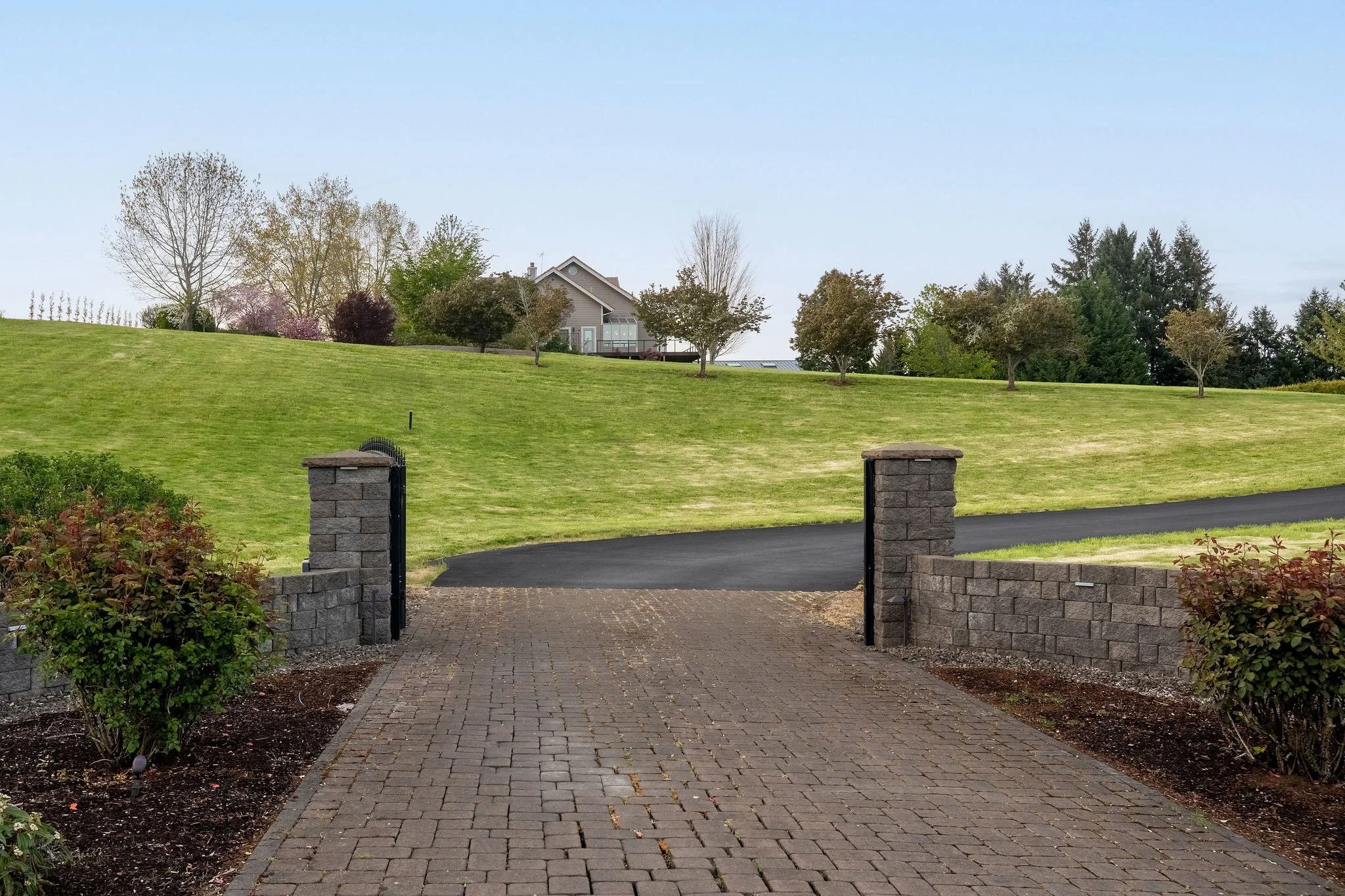 SW Laurel gate web.jpg