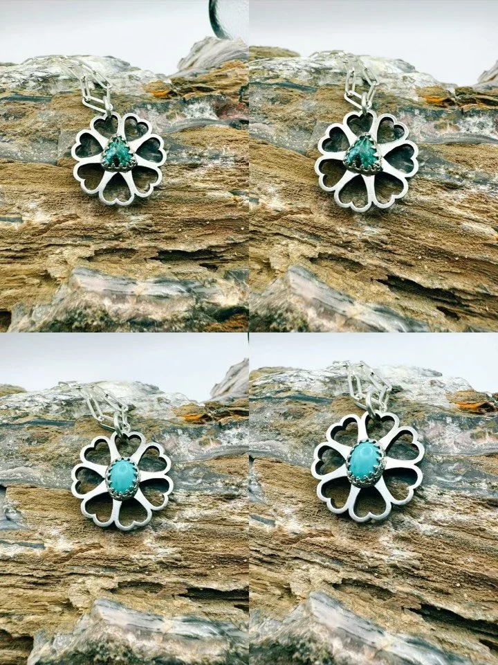These 2 unique pieces are made from spur rollers 🌟

Oval is Kingman turquoise and triangle is african turquoise 🩵

Both are available ✨

#turquoise #spurrollers #pendant #australia #handmade