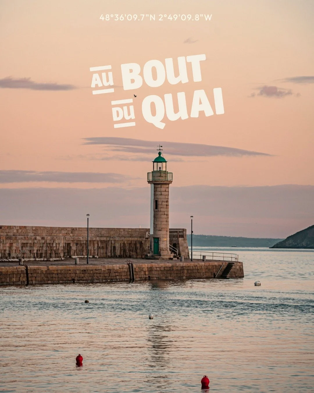 Au Bout du Quai 💙 
Au rythme de la mer 🌊
Guid&eacute; par les lumi&egrave;res du phare. 

💌 Ouverture le 16.04 au soir 
☎️ R&eacute;servation au 02 96 69 64 19