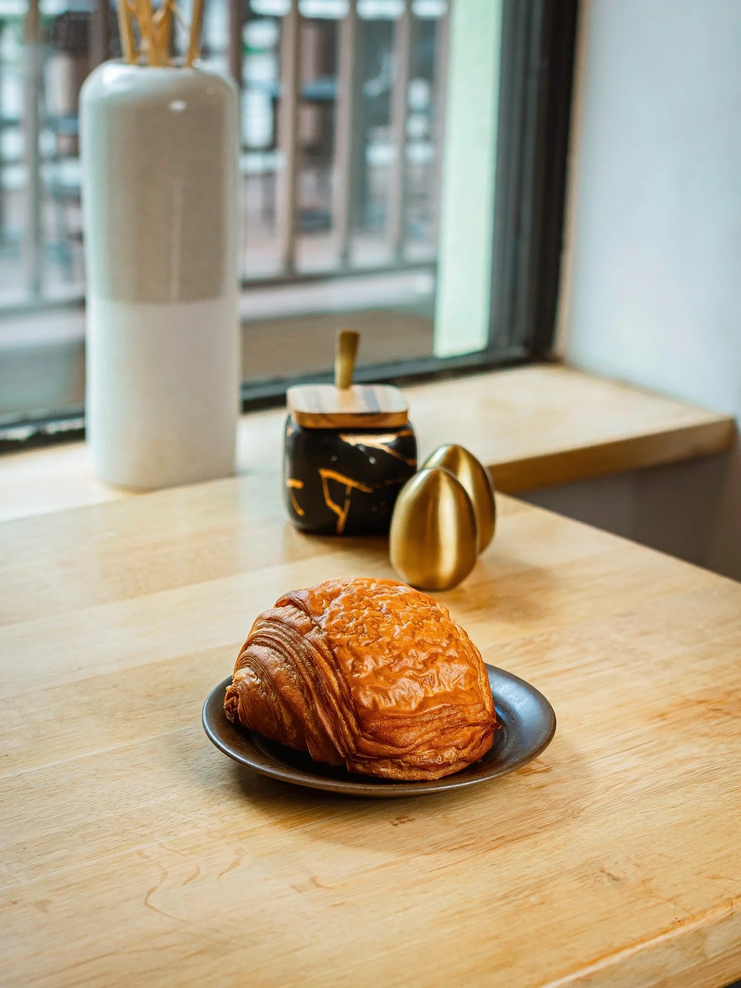 72 hours of hard work and patience, and this is the beauty of it all. 

#petiparivienna #viennapastry #painauchocolatvienna #handmade