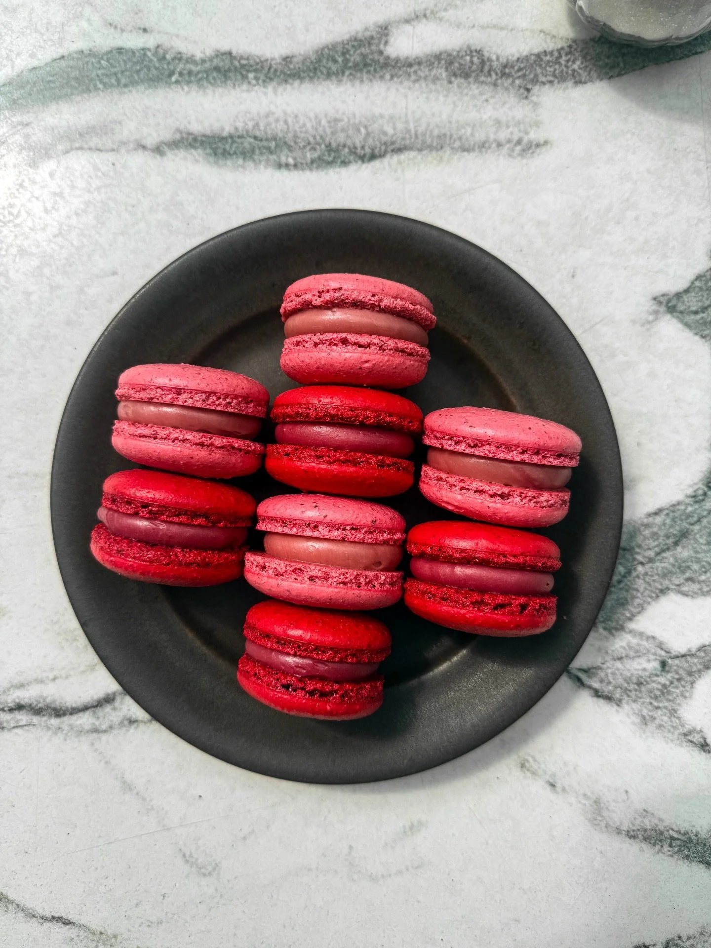 We can tell you how good it is but to be honest you&rsquo;ll just have to see for yourself. Get your macaroons before they&rsquo;re all gone 💖&hearts;️

#petipari #petipariwien #petiparivienna #macarons #wienpastry