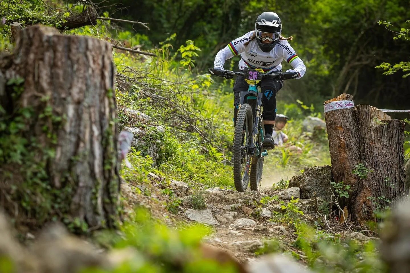 Rd ✌🏼 of the @european_emtb_enduro_tour is here, arrived in Belgium 🇧🇪 where the sun is shining and I&rsquo;m excited to try some more new trails for practice tomorrow 

Let&rsquo;s go have some fun 🤩 

📸 sebastianschieck 

@bradleys____ 
@mason