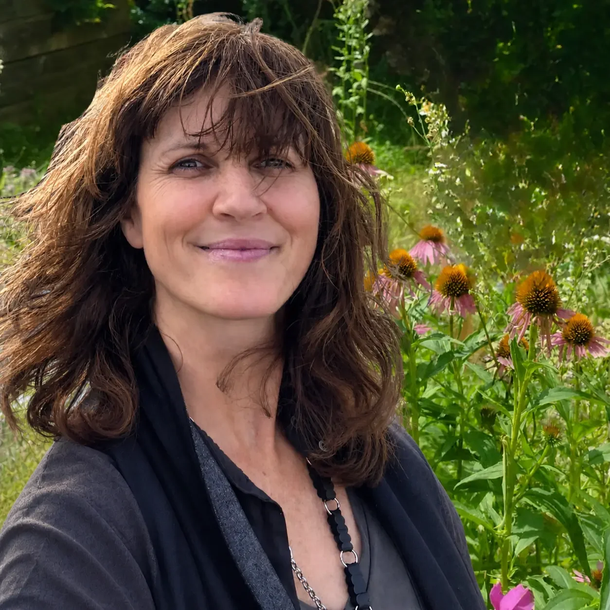 Elisabeth "Lilli"  Hollinger, Shiatsu-Praktikerin in Lanzendorf, im Naturgarten