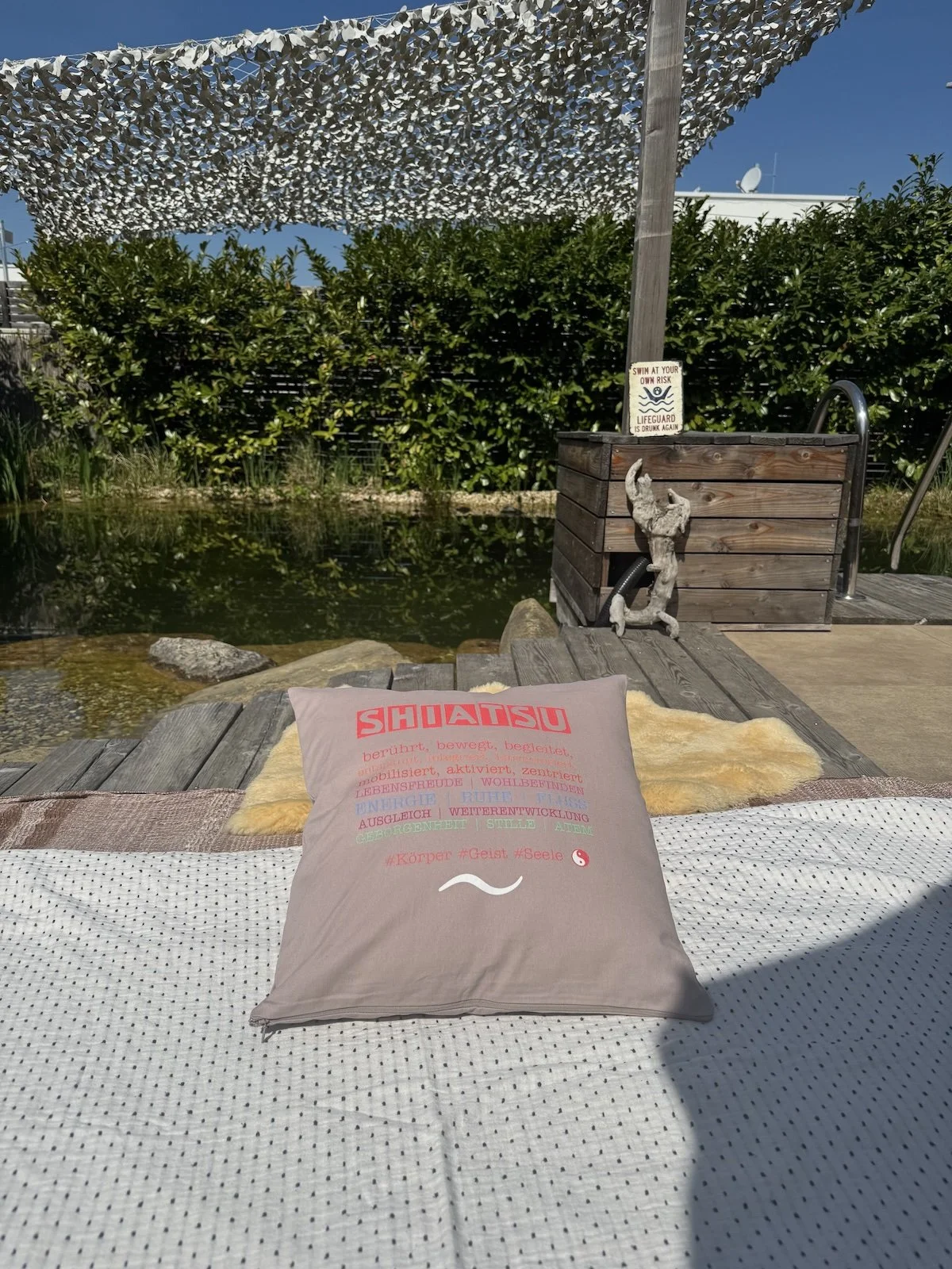 Shiatsu Ersttermin in Lanzendorf bei Wien inklusive ganzheitlichem Anamnese Gespräch ruhige Atmosphäre am Naturteich.