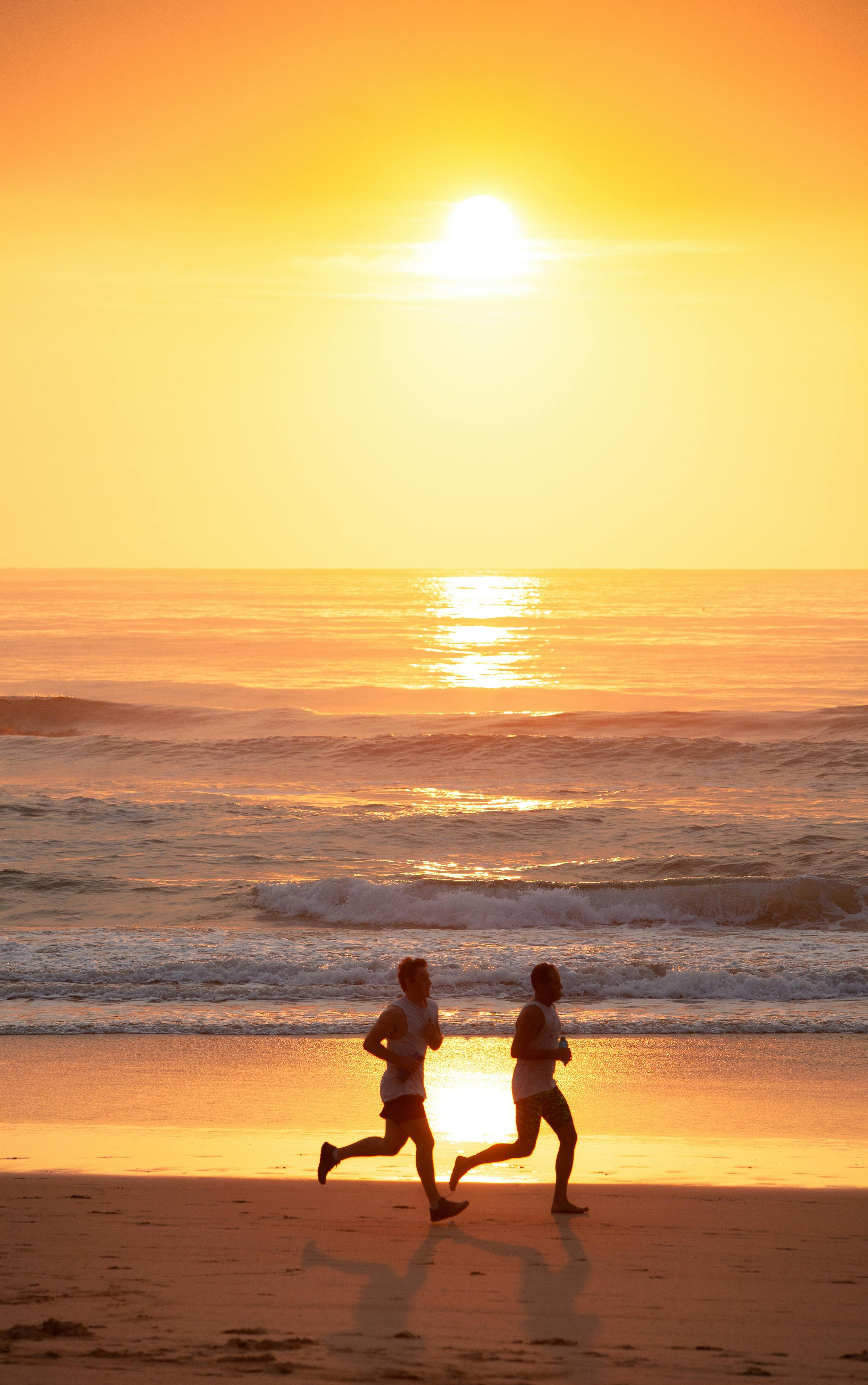 Sunset wellness lifestyle near Byron Bay focused on movement, relaxation and nature.