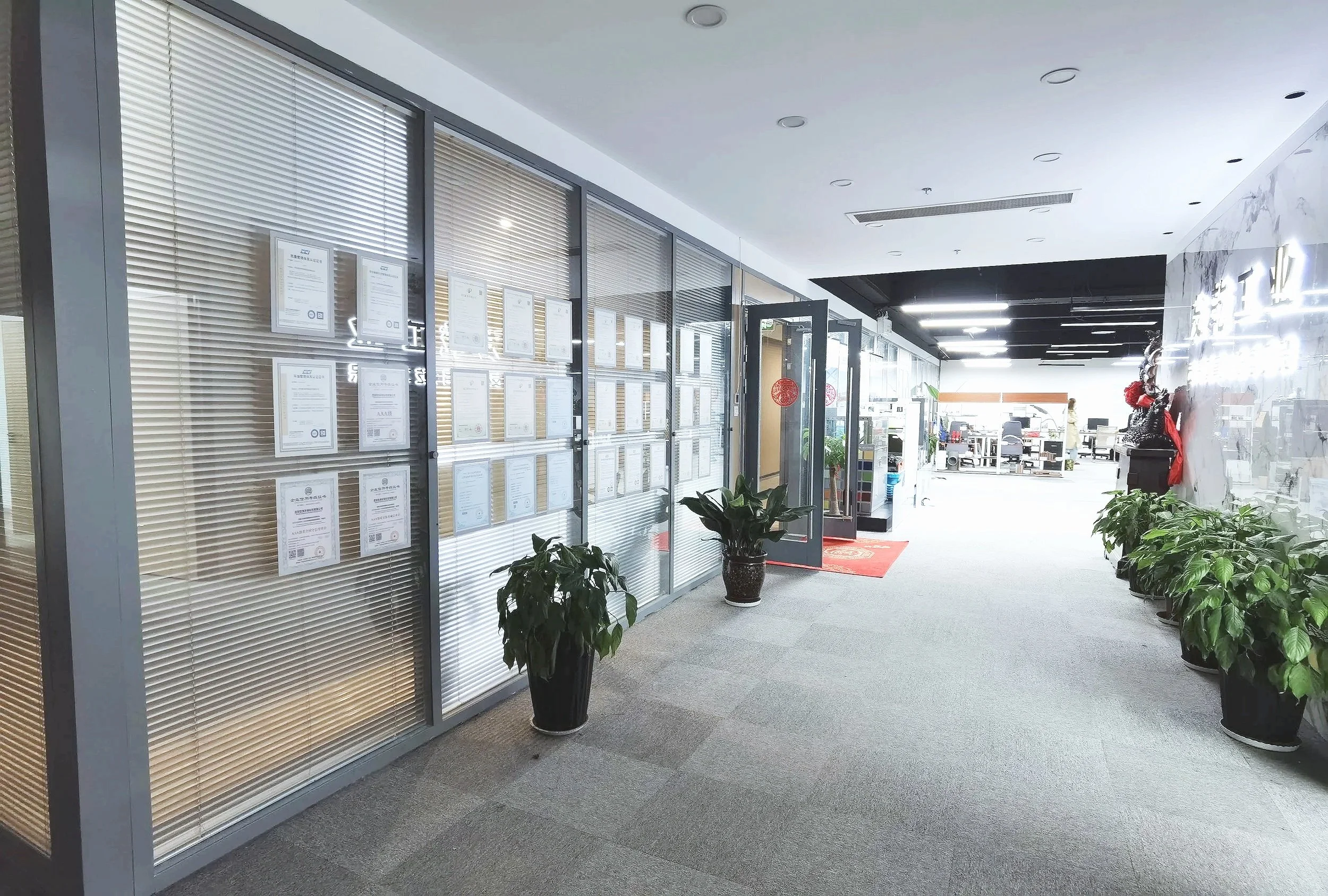 The company's rows of eye-catching patent certificates are strong proof of its technical level, covering all aspects of pool construction, production and design. It has very complete independent R&D and production capabilities, and has hundreds of la