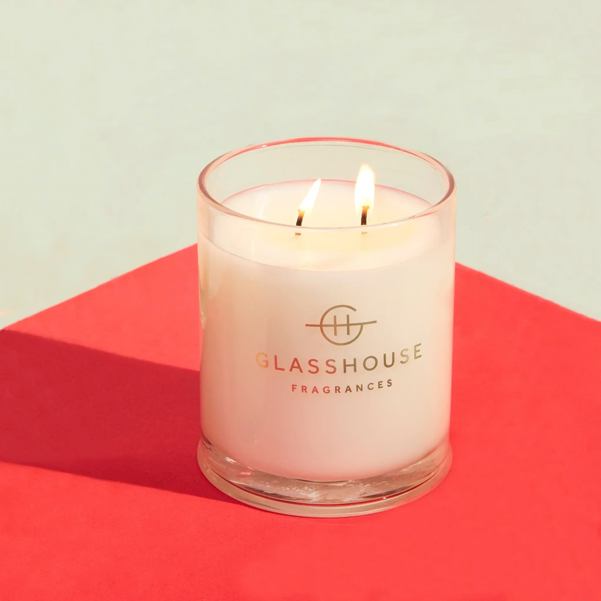 glasshouse-fragrances-380g-soy-candle-burning_3a90e6a4-38d0-4cd5-a75e-4b5aaf11761a_2048x2048_jpg_1024x1024@2x.webp