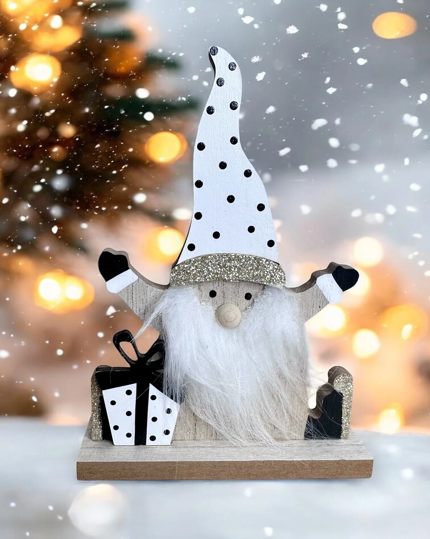 POLKA DOT CHRISTMAS GNAOME 2.jpg