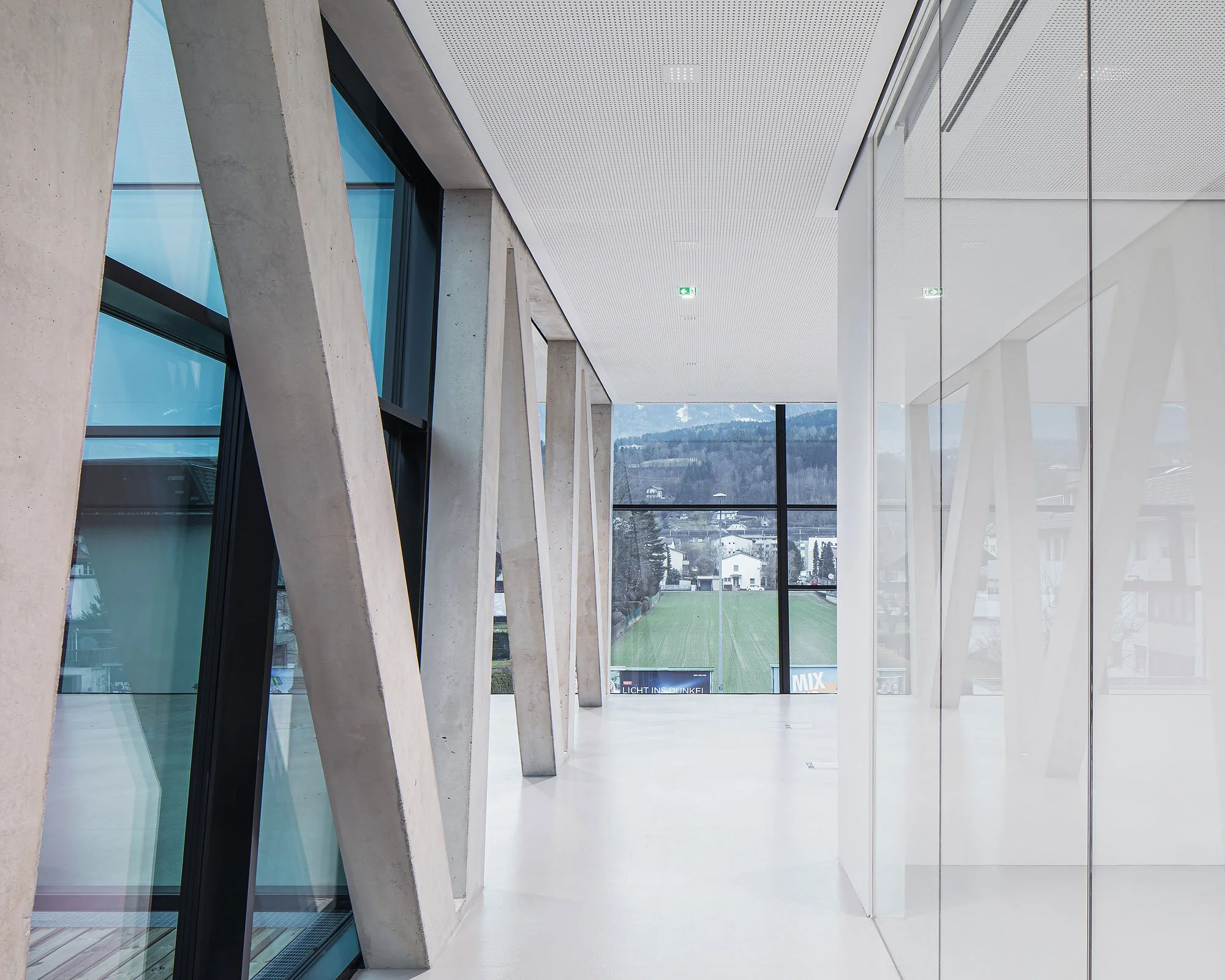 Bürogebäude mit Tankstelle, Innsbruck, Obermoser + Partner Architekten, Gutmann, Christian Flatscher, Architekturfotografie, Fotografie, Architektur, Tirol