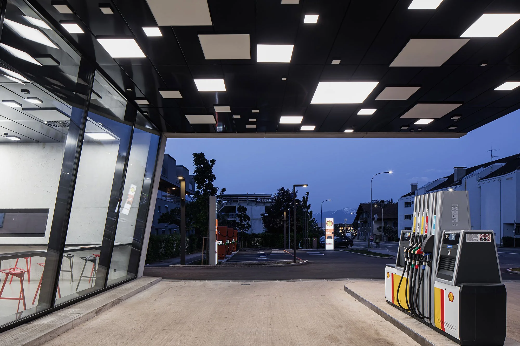 Bürogebäude mit Tankstelle, Innsbruck, Obermoser + Partner Architekten, Gutmann, Christian Flatscher, Architekturfotografie, Fotografie, Architektur, Tirol