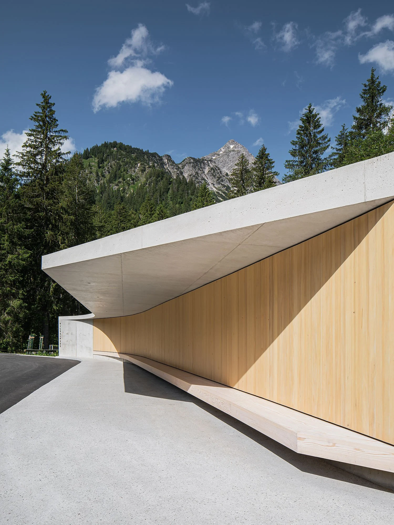 Haltestelle Vilsalpsee, Tannheim, Mario Gasser, Christian Flatscher, Architekturfotografie, Fotografie, Architektur, Tirol