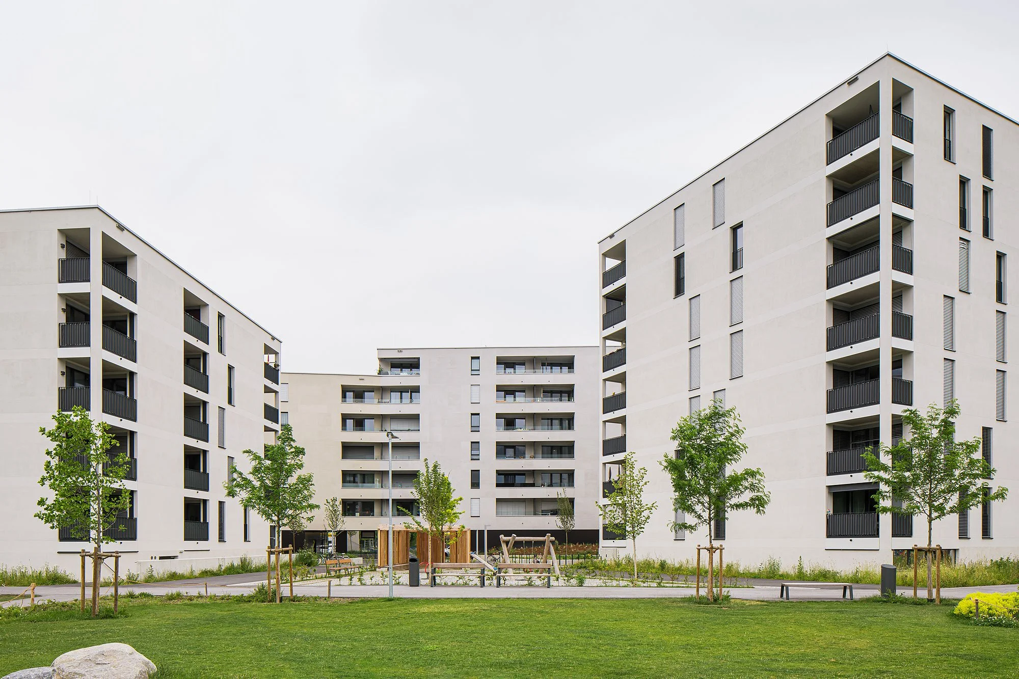 Wohnen am Park in Pradl, Innsbruck, Kieran Fraser Landscape Design, Kieran Fraser, Dietrich Untertrifaller, Christian Flatscher, Architekturfotografie, Fotografie, Architektur, Landschaftsarchitektur, Tirol