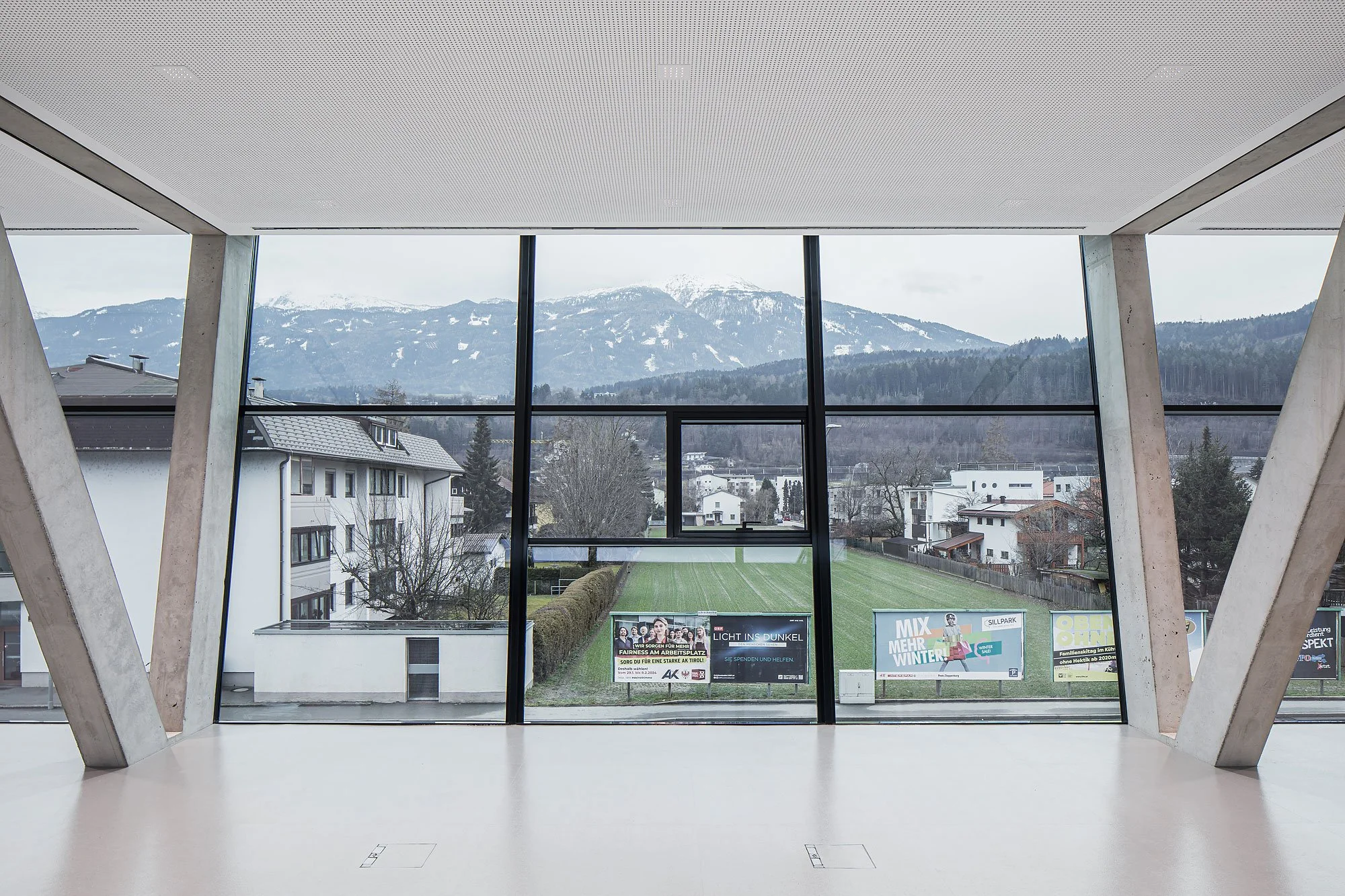 Bürogebäude mit Tankstelle, Innsbruck, Obermoser + Partner Architekten, Gutmann, Christian Flatscher, Architekturfotografie, Fotografie, Architektur, Tirol