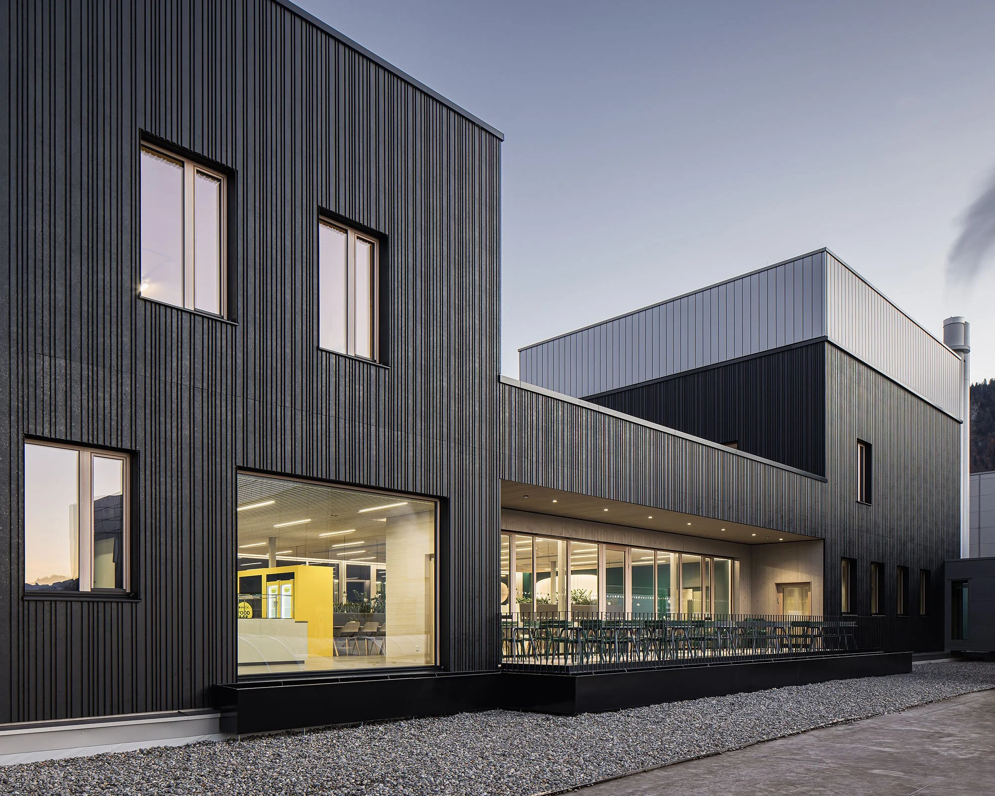Büroaufstockung Rauch, Nüziders, ATP Architekten Ingenieure, Holzbau Saurer, Rauch Fruchtsäfte, Christian Flatscher, Architekturfotografie, Fotografie, Architektur, Vorarlberg