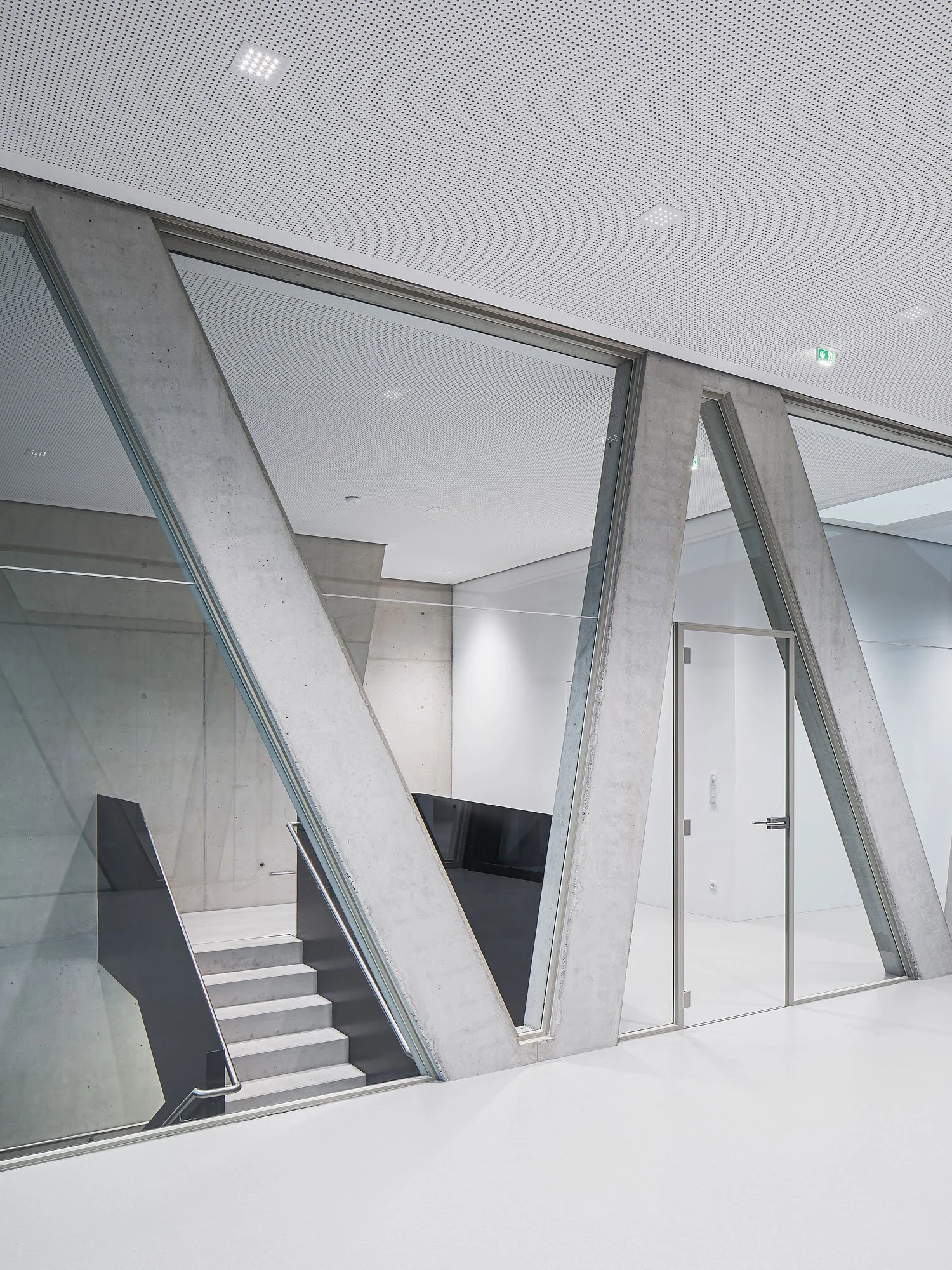 Bürogebäude mit Tankstelle, Innsbruck, Obermoser + Partner Architekten, Gutmann, Christian Flatscher, Architekturfotografie, Fotografie, Architektur, Tirol